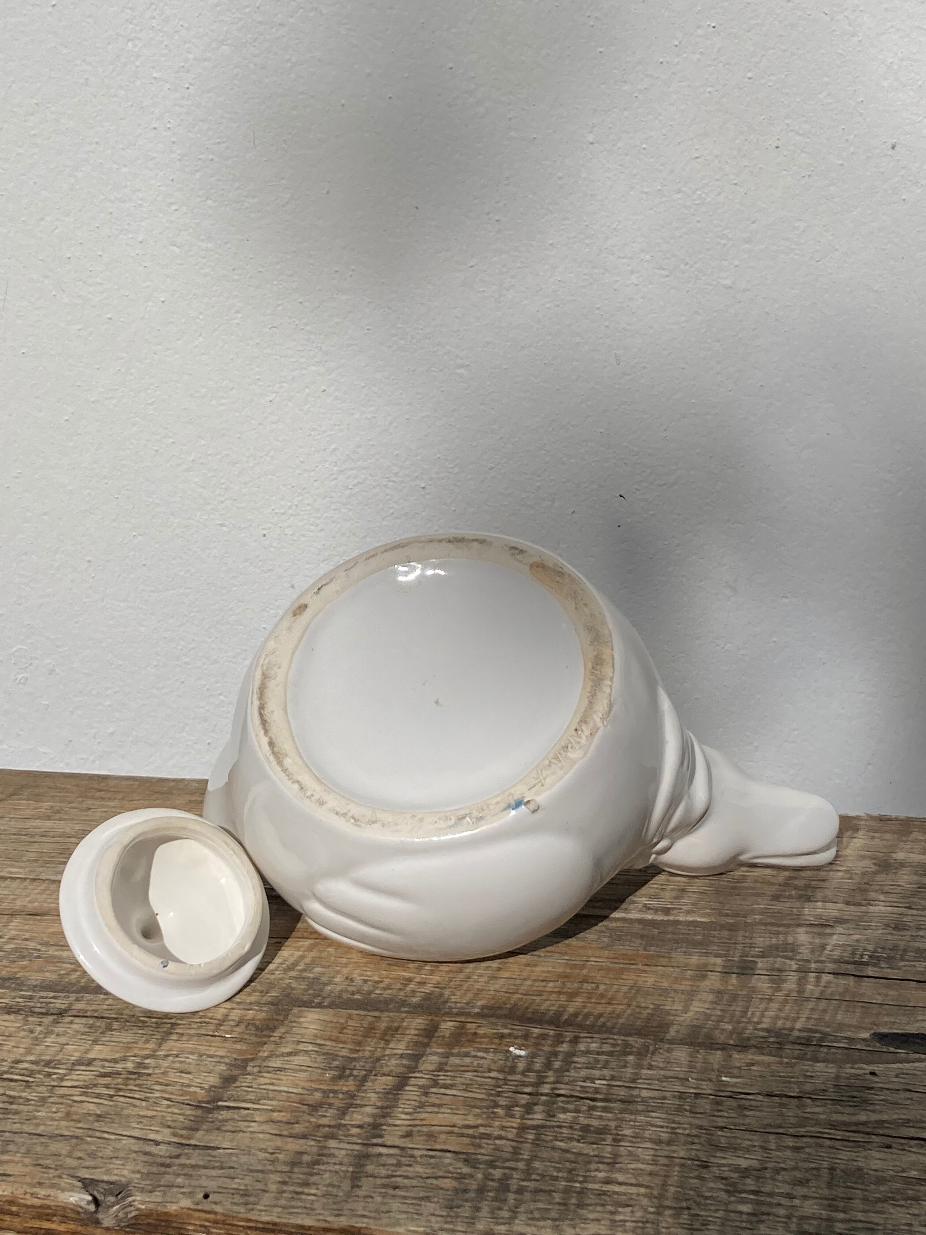 Teapot in the shape of a duck in white ceramic 1960 vintage