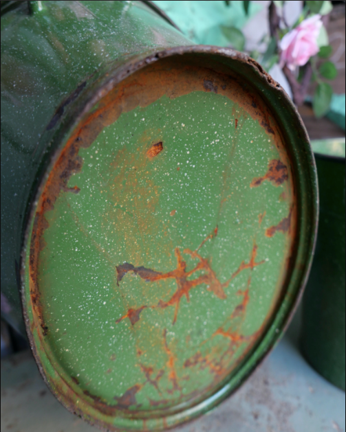 Lot of 3 pieces enamelled basins and bucket