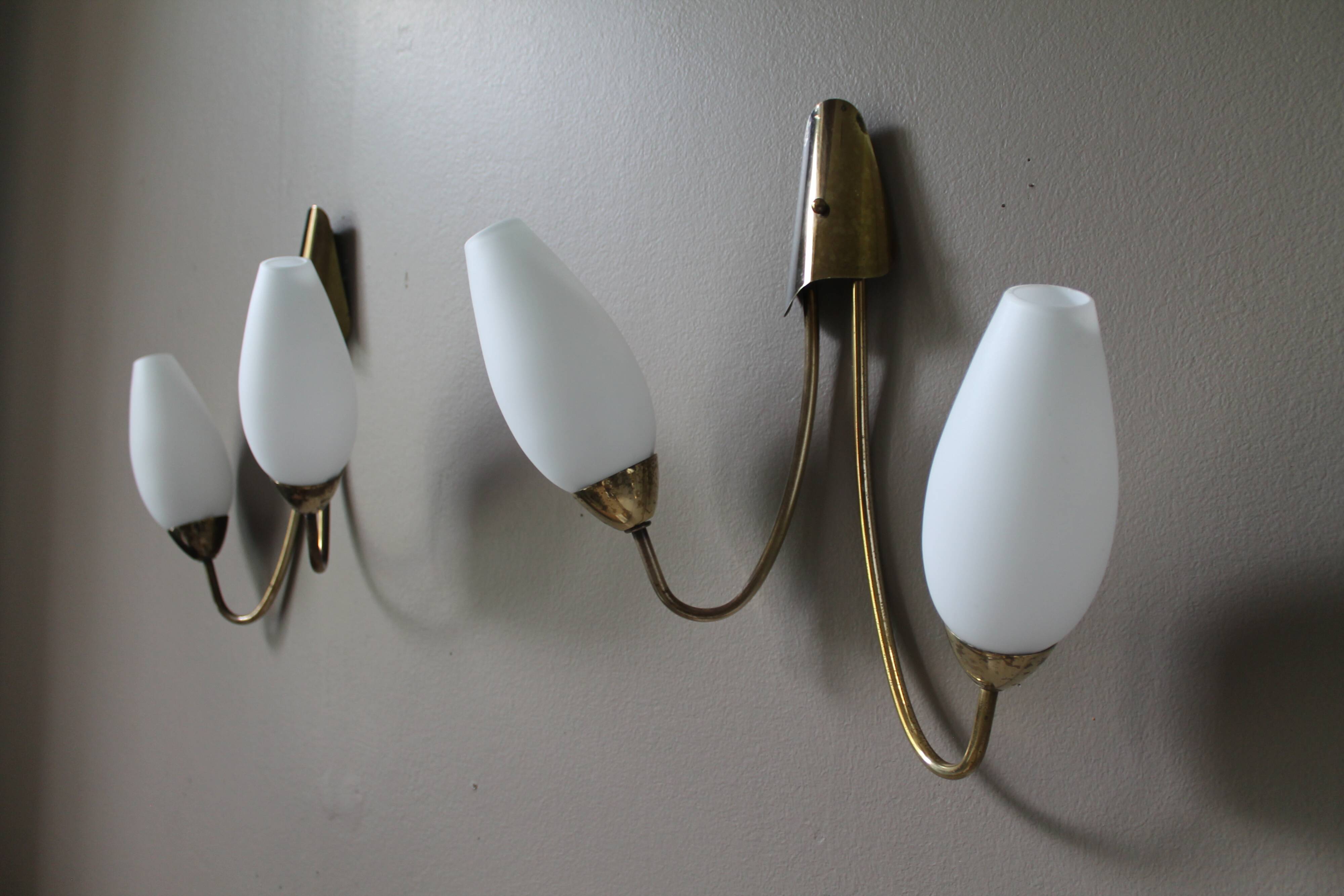 Paire d'appliques doubles vintage laiton & opaline