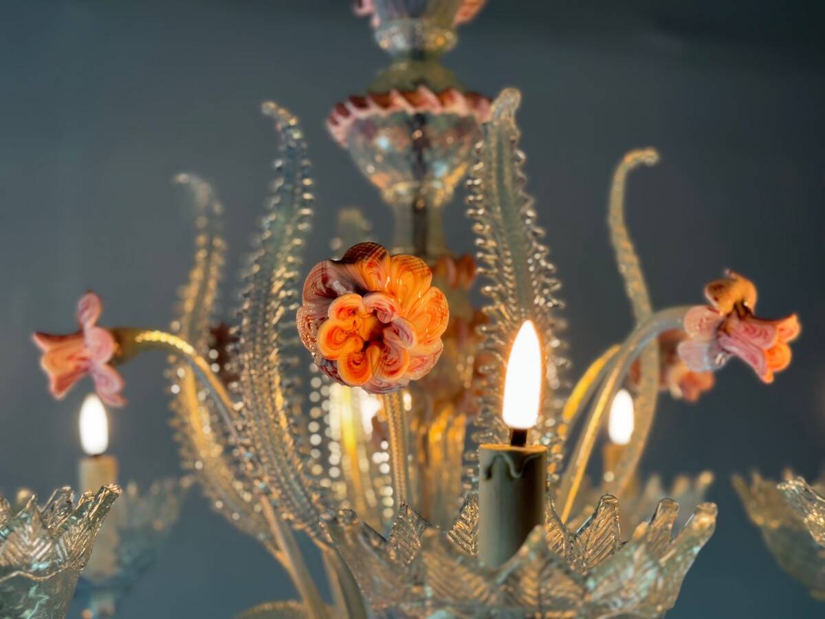 Venetian chandelier in blue and pink Murano glass, 8 light arms, circa 19