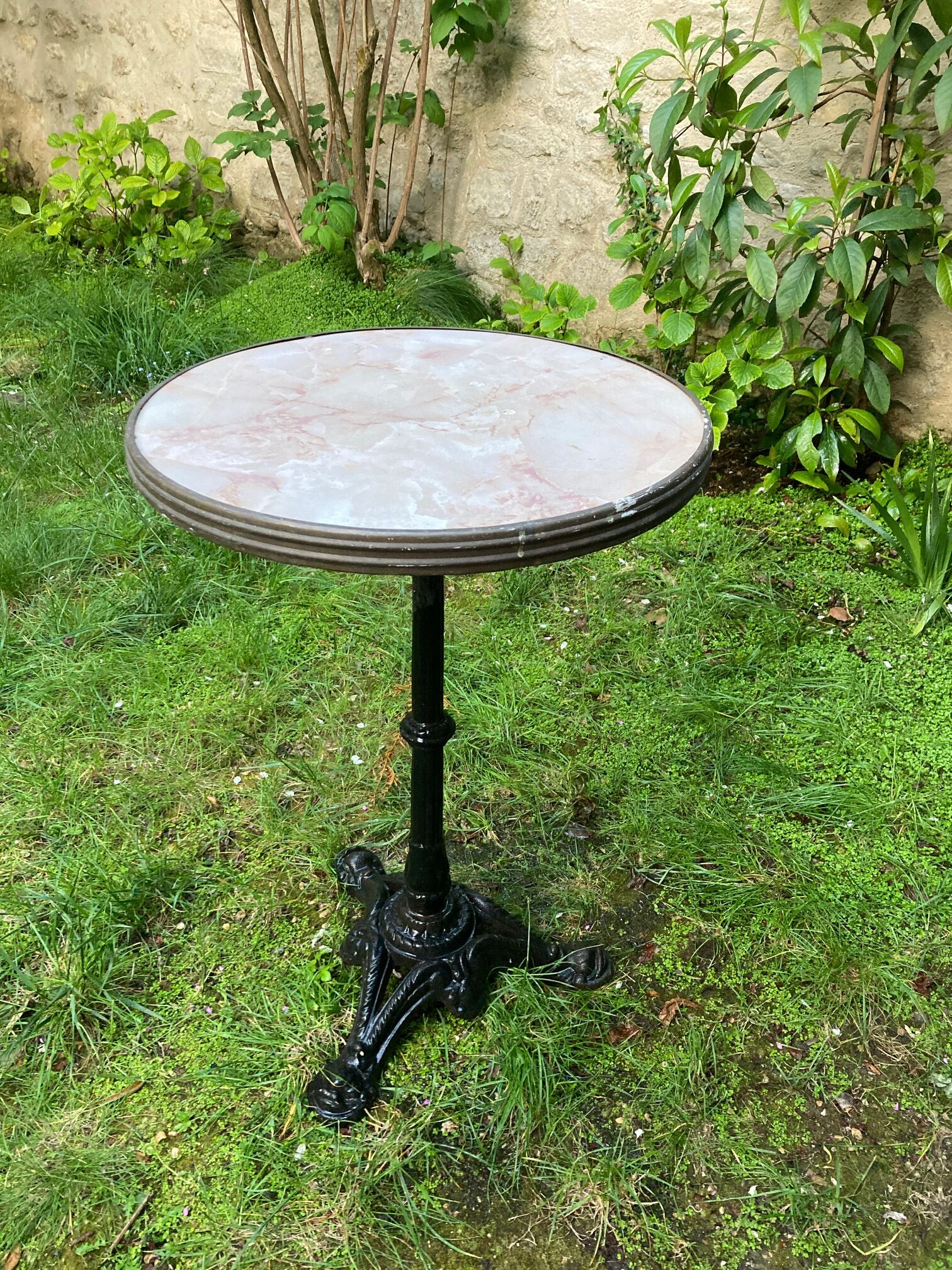 Pedestal table bistro