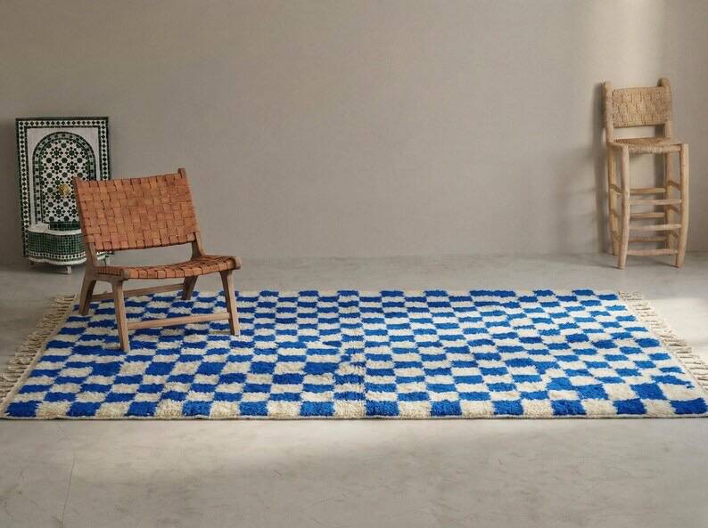 Handmade pure wool Moroccan rug in blue and white, size 1.5/2.5 m.