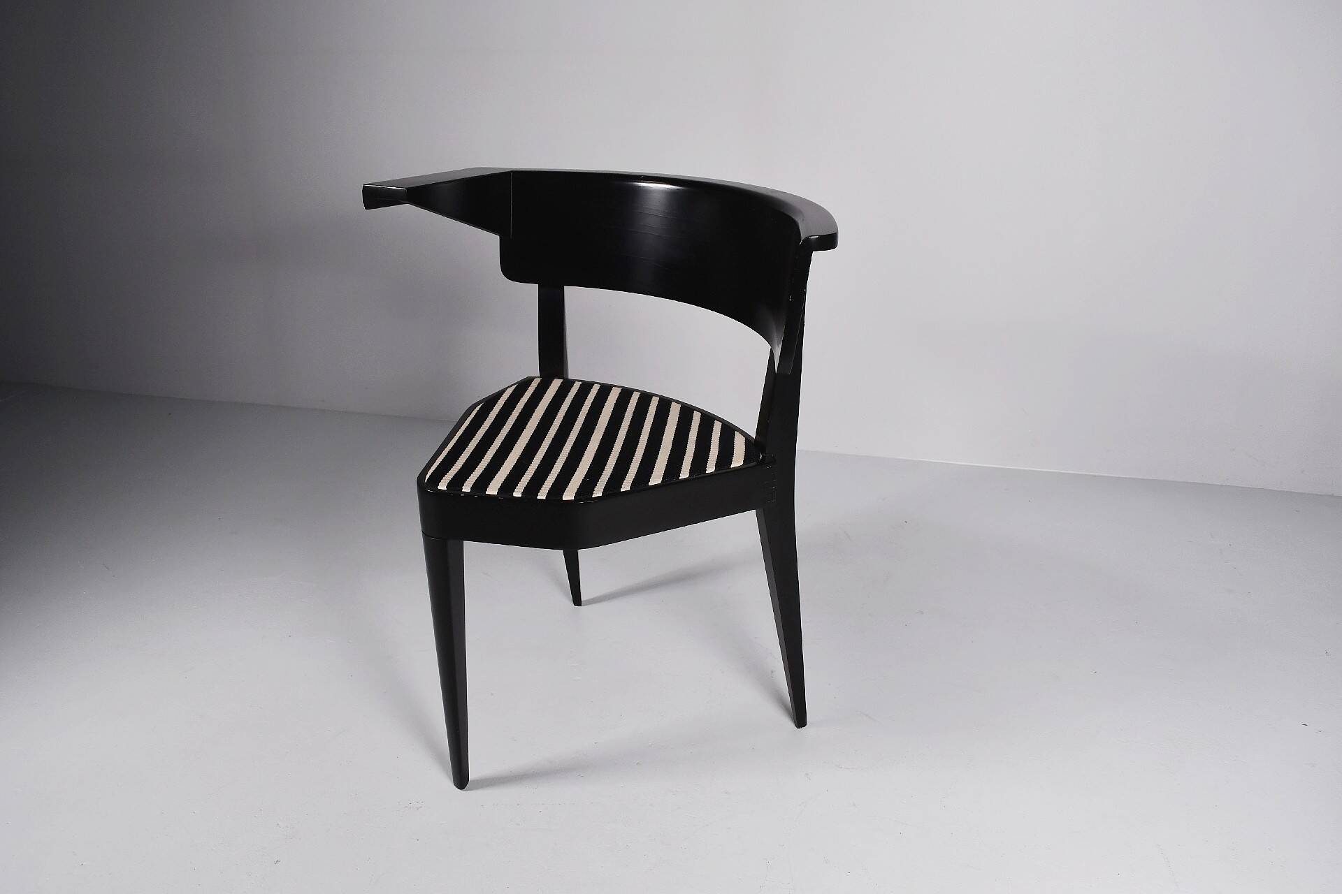 Chaise asymétrique B1 de Stefan Wewerka 1978