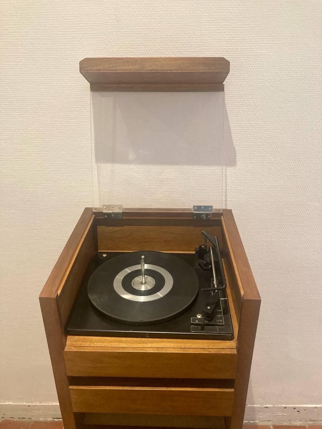 Cabinet/column for turntable and vinyl