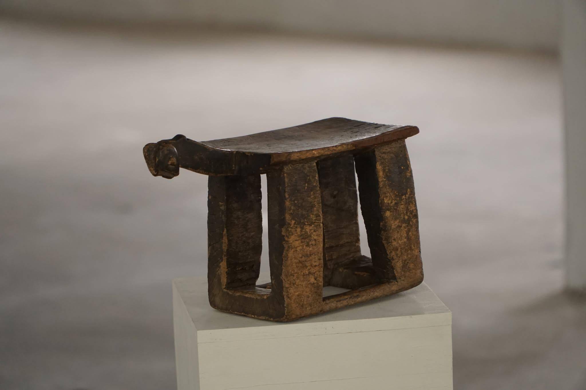 Lobi stool in carved wood from the early 20th century, Burkina Faso, Africa.