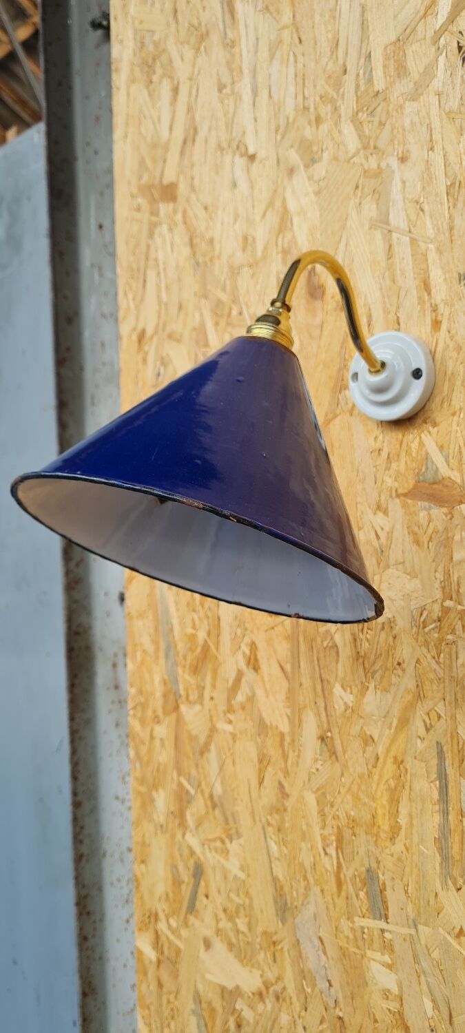 Vintage wall lamp in enamelled sheet metal