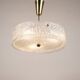 J.T. Kalmar Lustre pendentif en laiton et verre texturé rond, années 1950