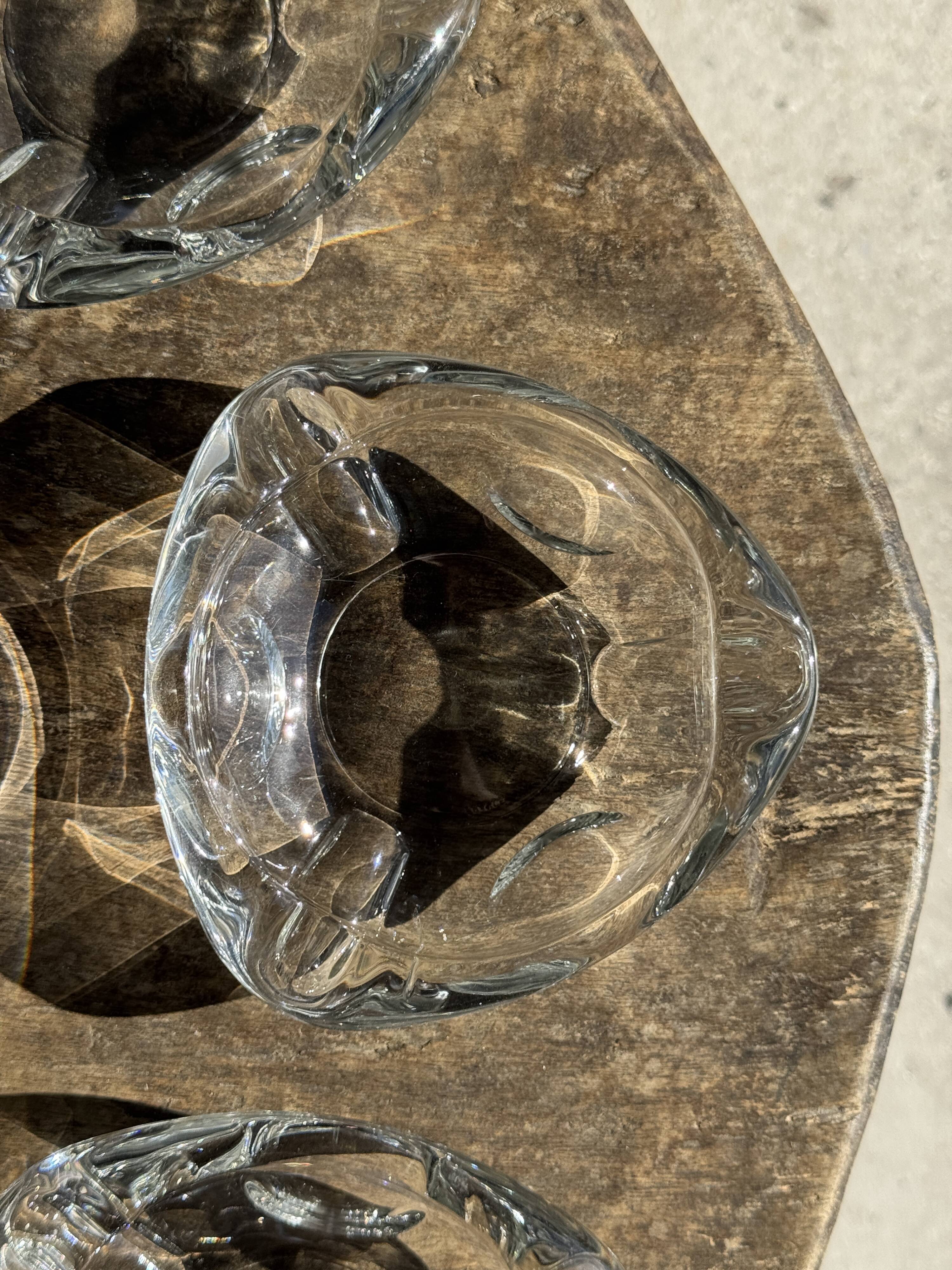 Set of 14 triangular glass ashtrays D13