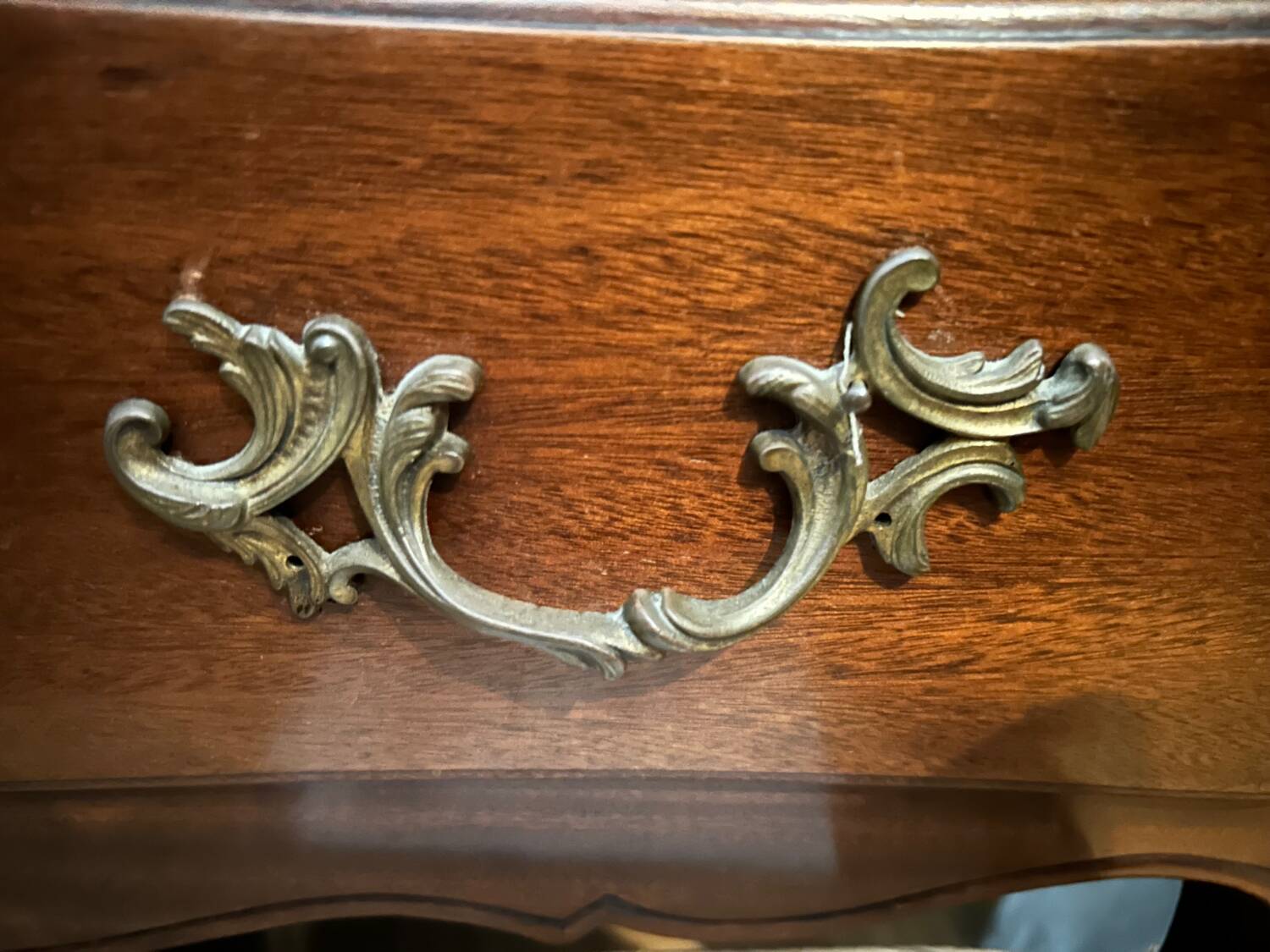 Louis XV style commode in solid wood, 19th century.