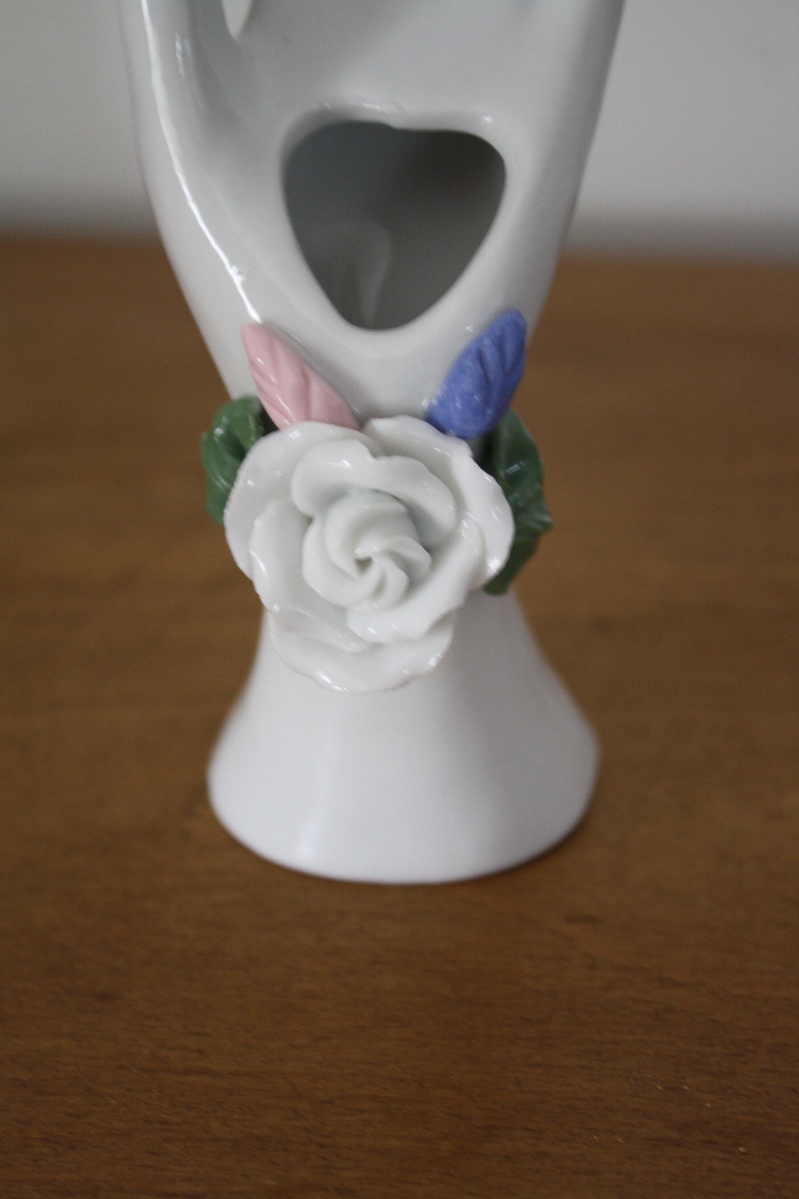 Hand-made vintage ceramic baguier