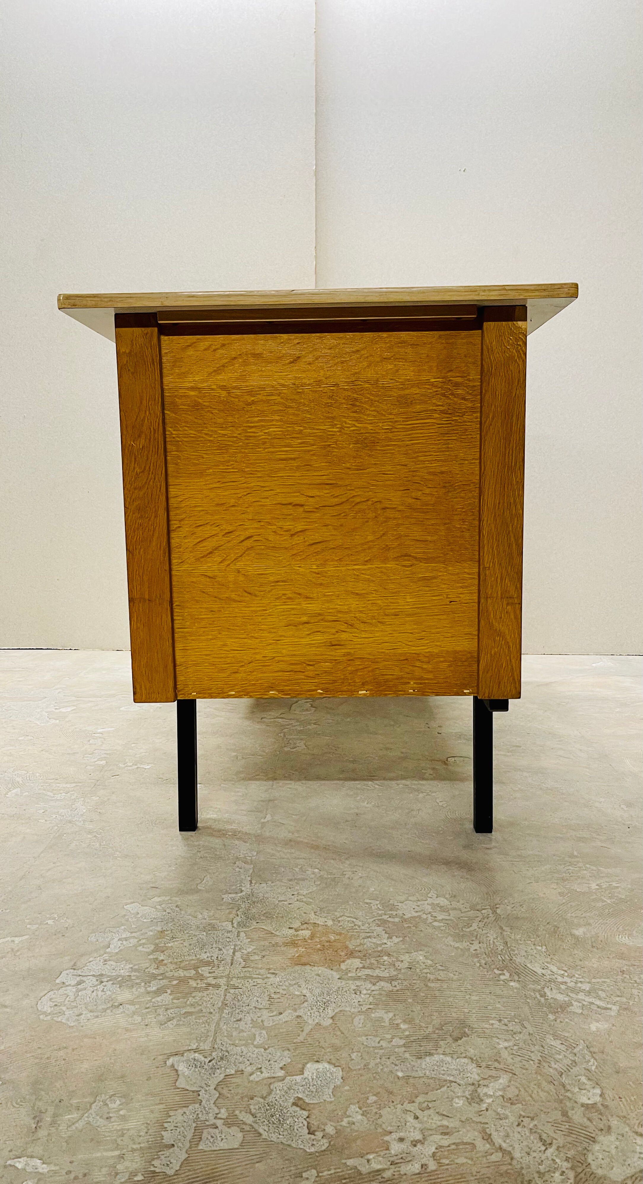 Formica desk