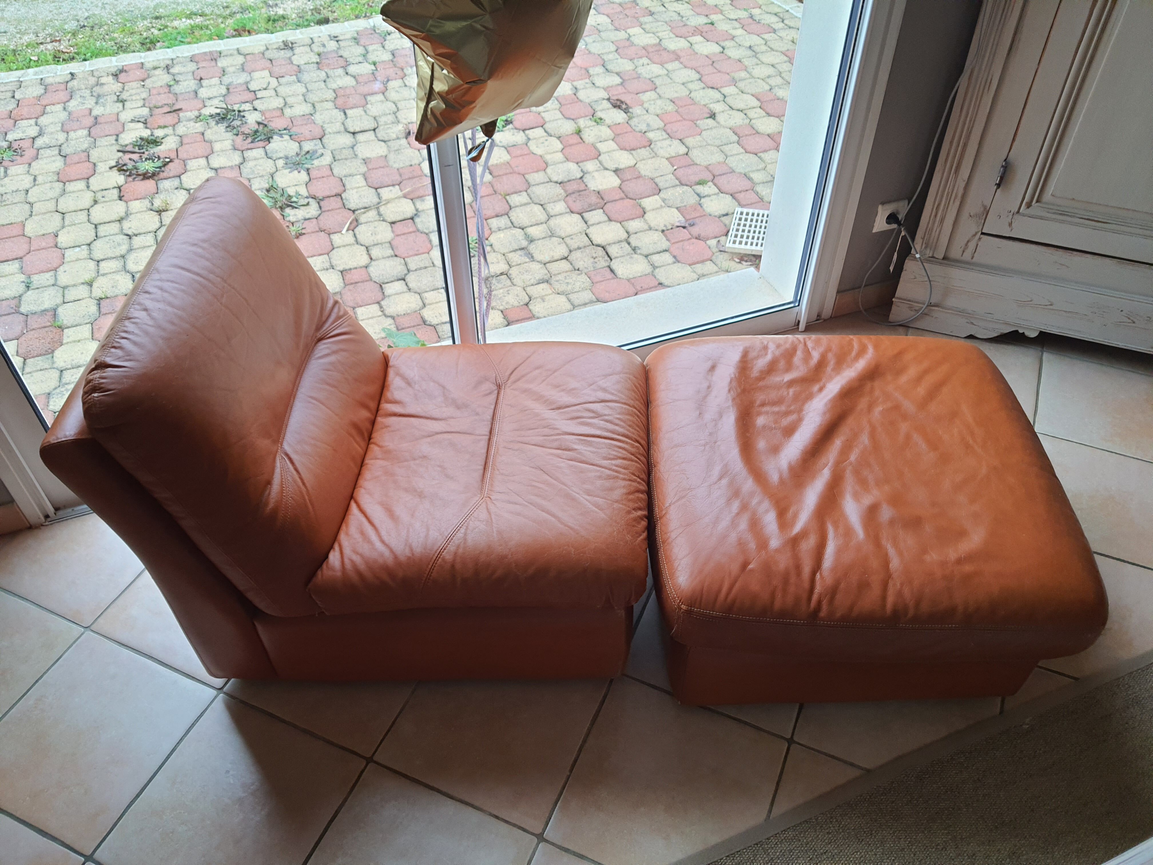Heater and its vintage footrest rock bobois
