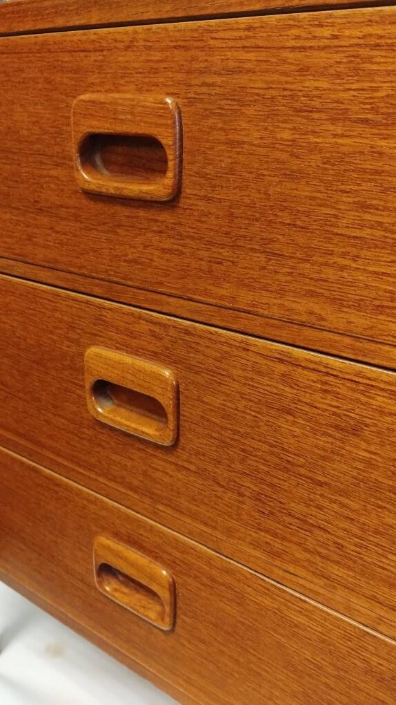 Small Scandinavian teak chest of drawers or bedside table from the 60s