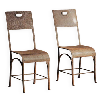 Paire de chaises en acier et tôle rivetée, vers 1920