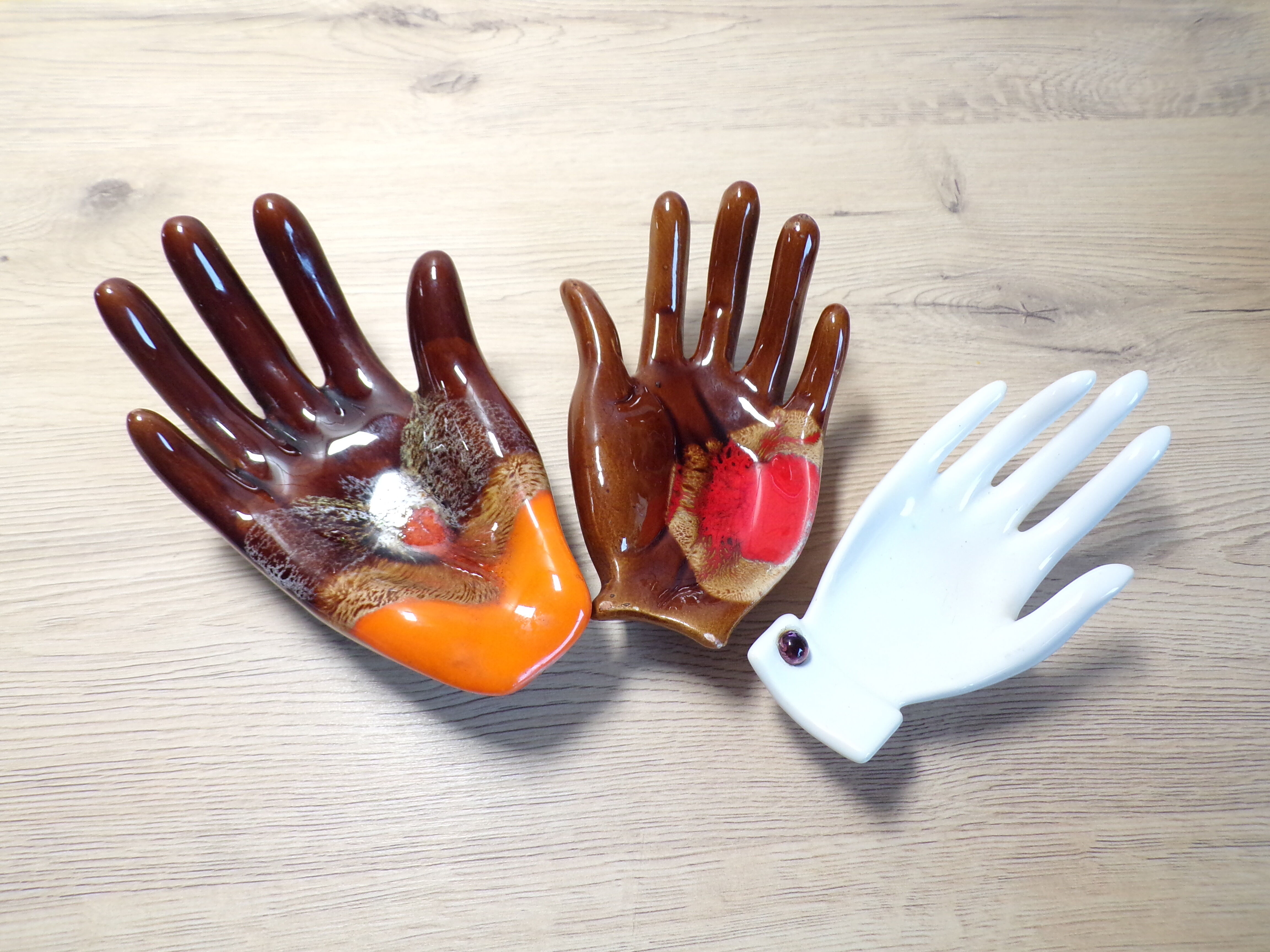 3 hands empty vintage ceramic pocket