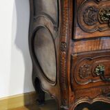 Provençal chest of drawers in solid walnut from Nîmes, Louis XV period