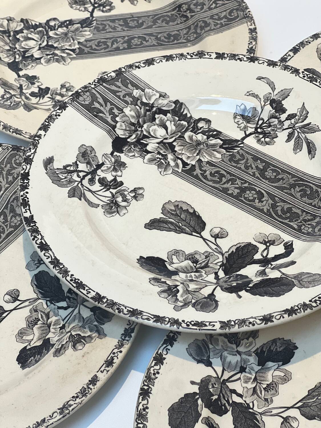 Floral iron earth plate