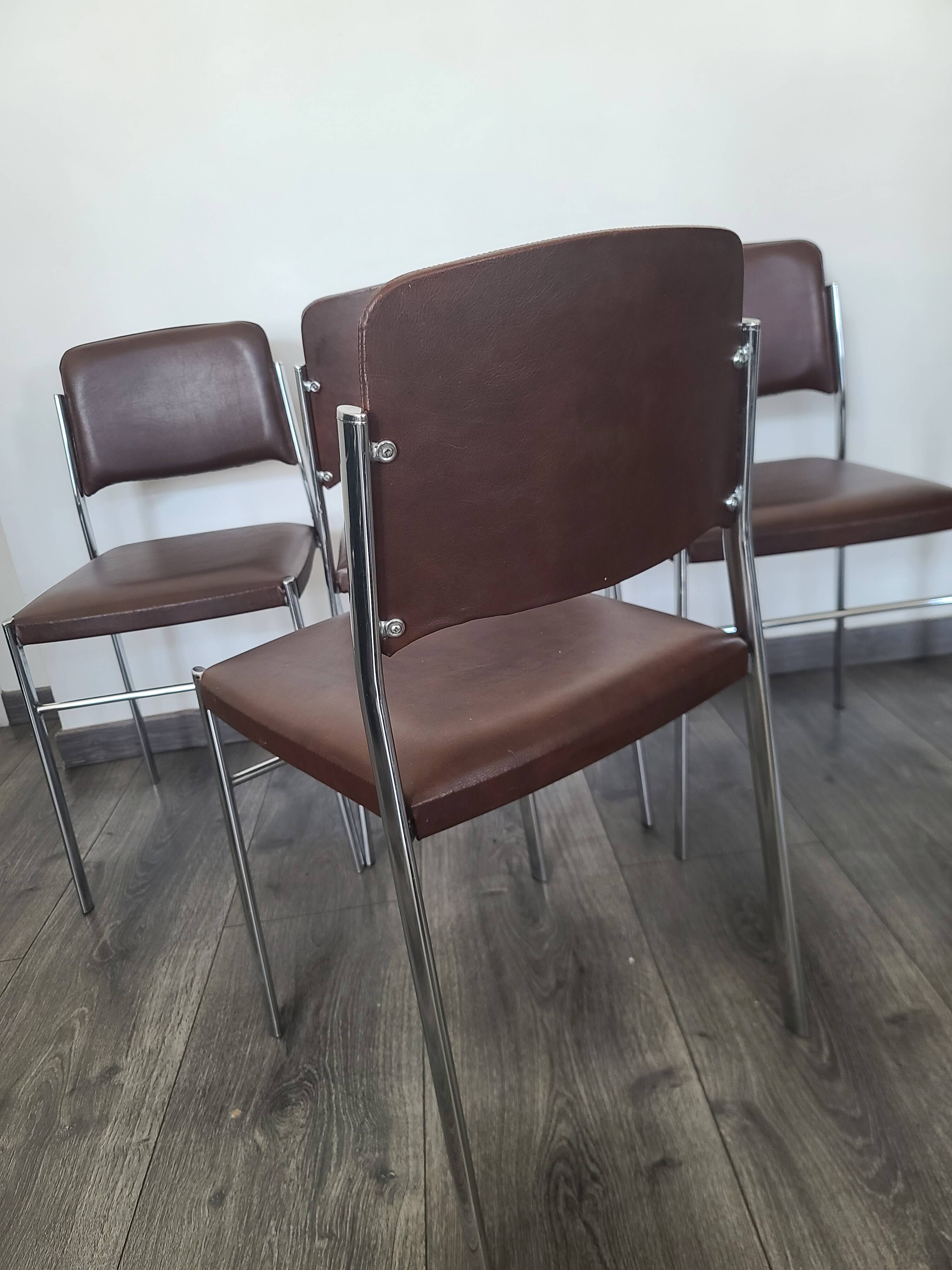 Lot de 4 chaises fauteuil en skaï marron année 1970
