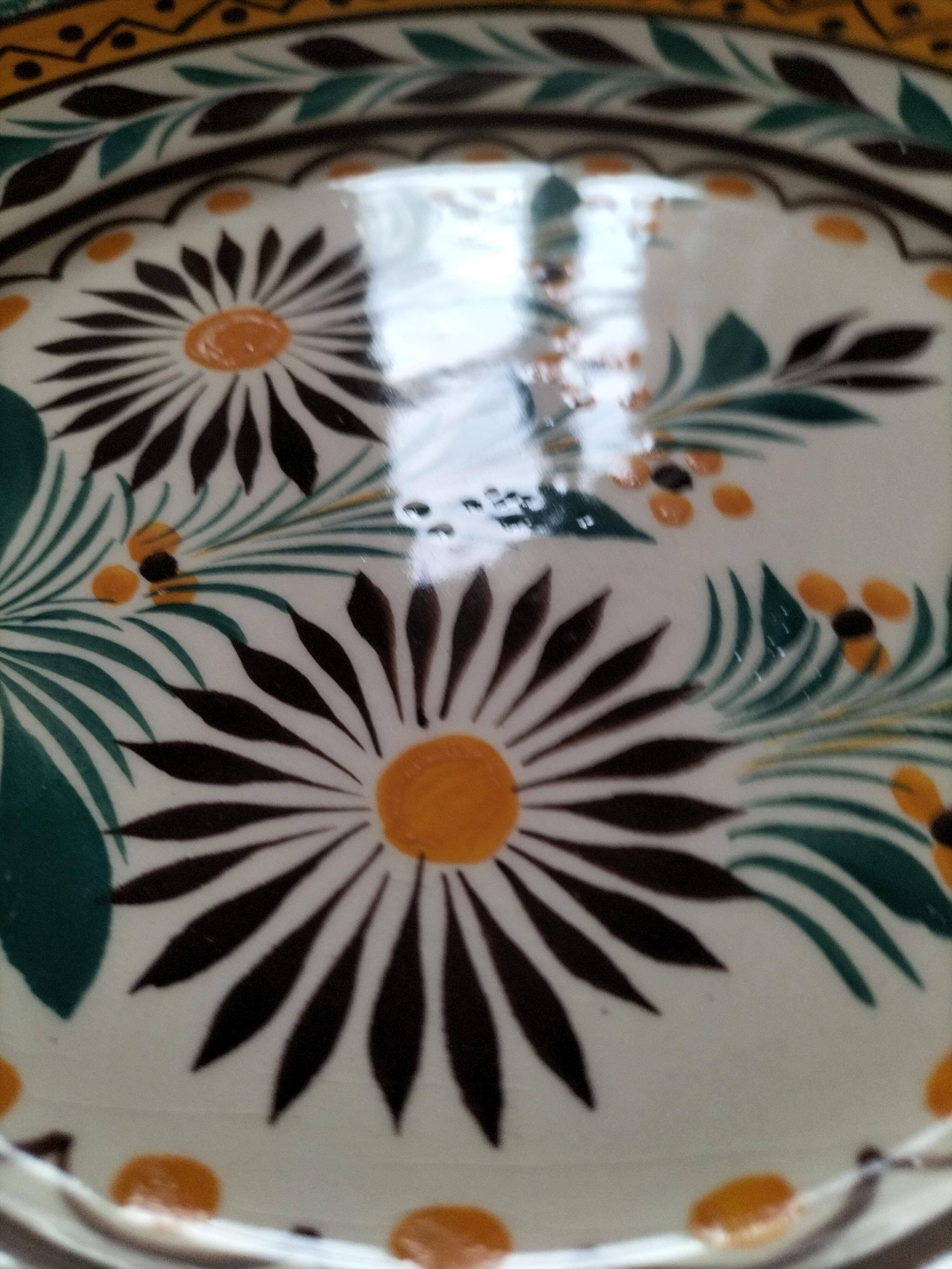 HB Quimper plate, Camaïeu model, green and saffron floral decoration