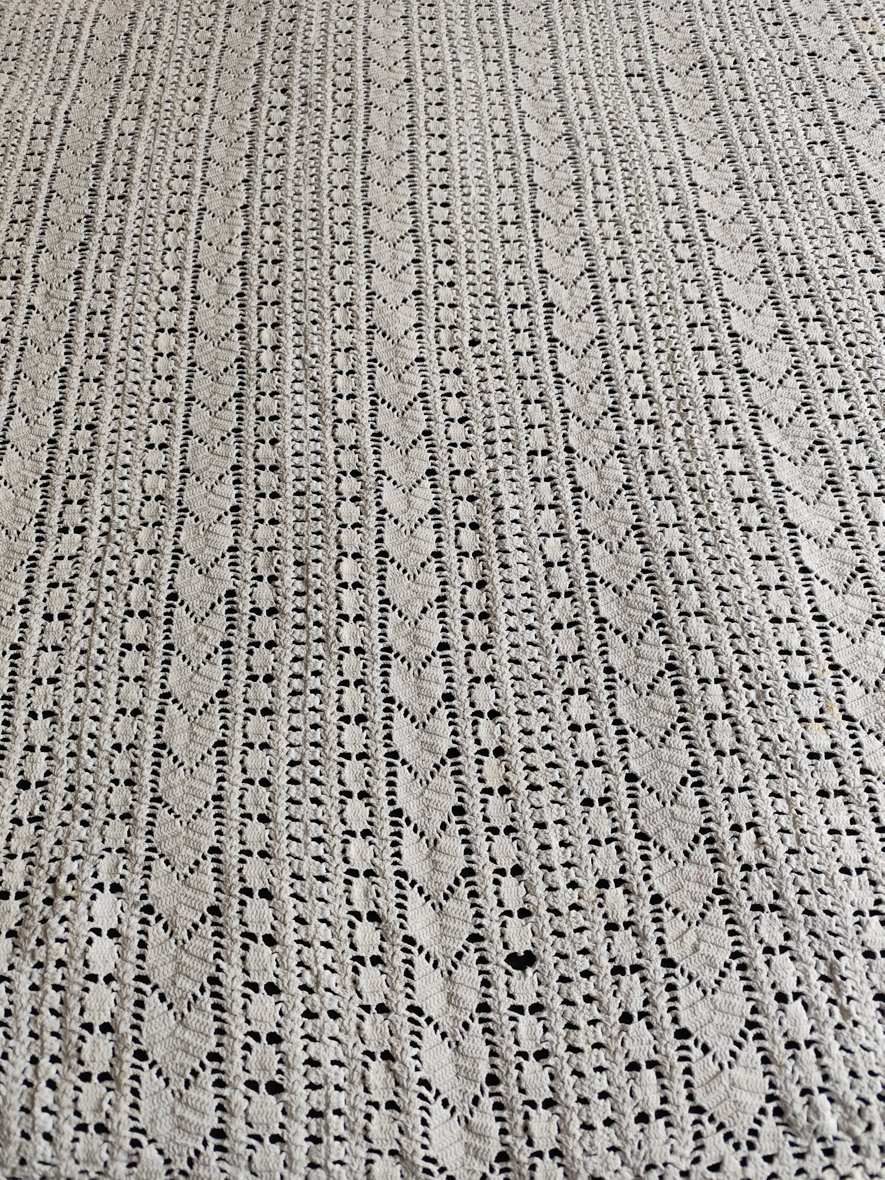 White cotton bedspread - throw with geometric chevron pattern