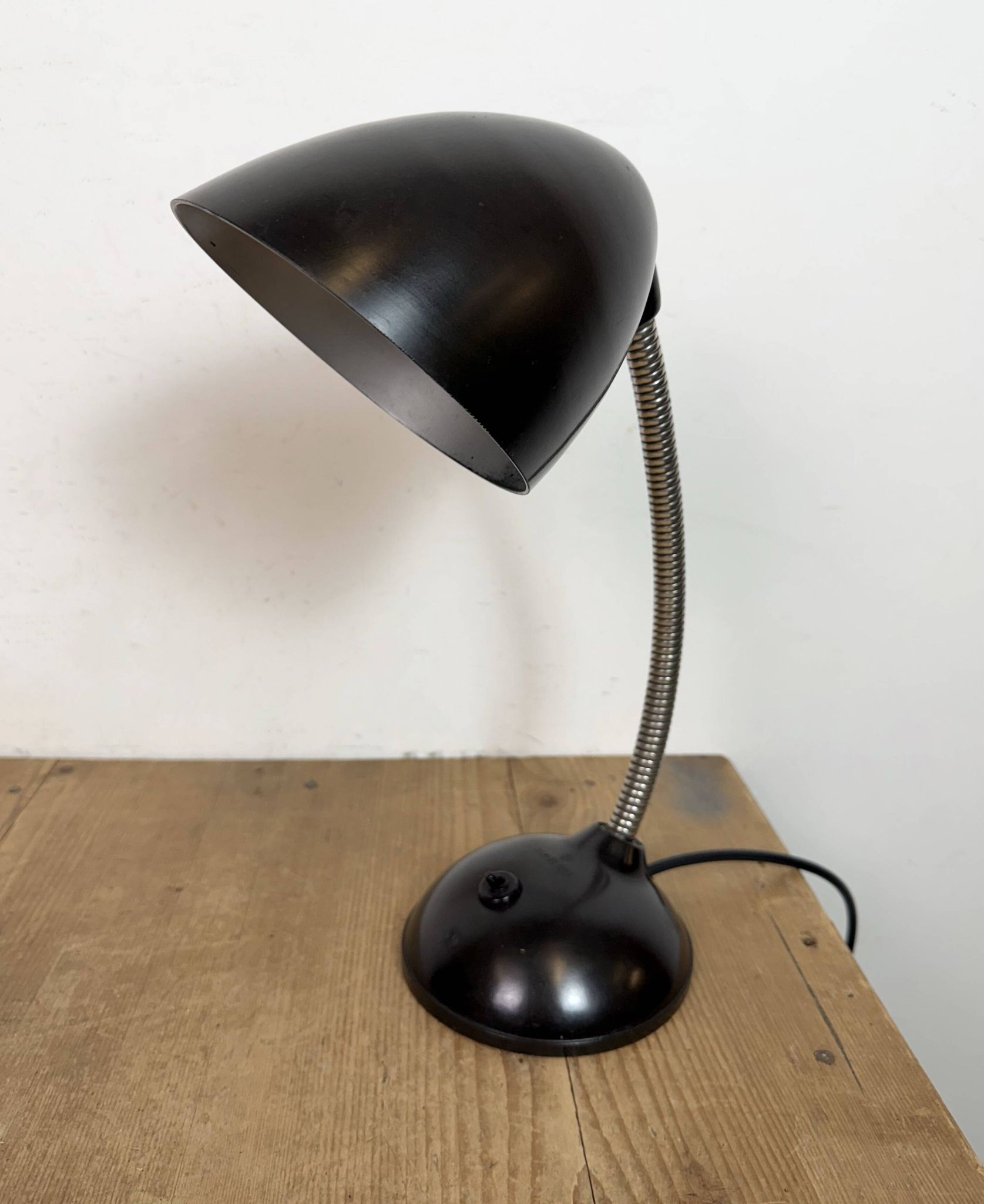 Lampe de table vintage en bakélite marron à col de cygne, années 1950