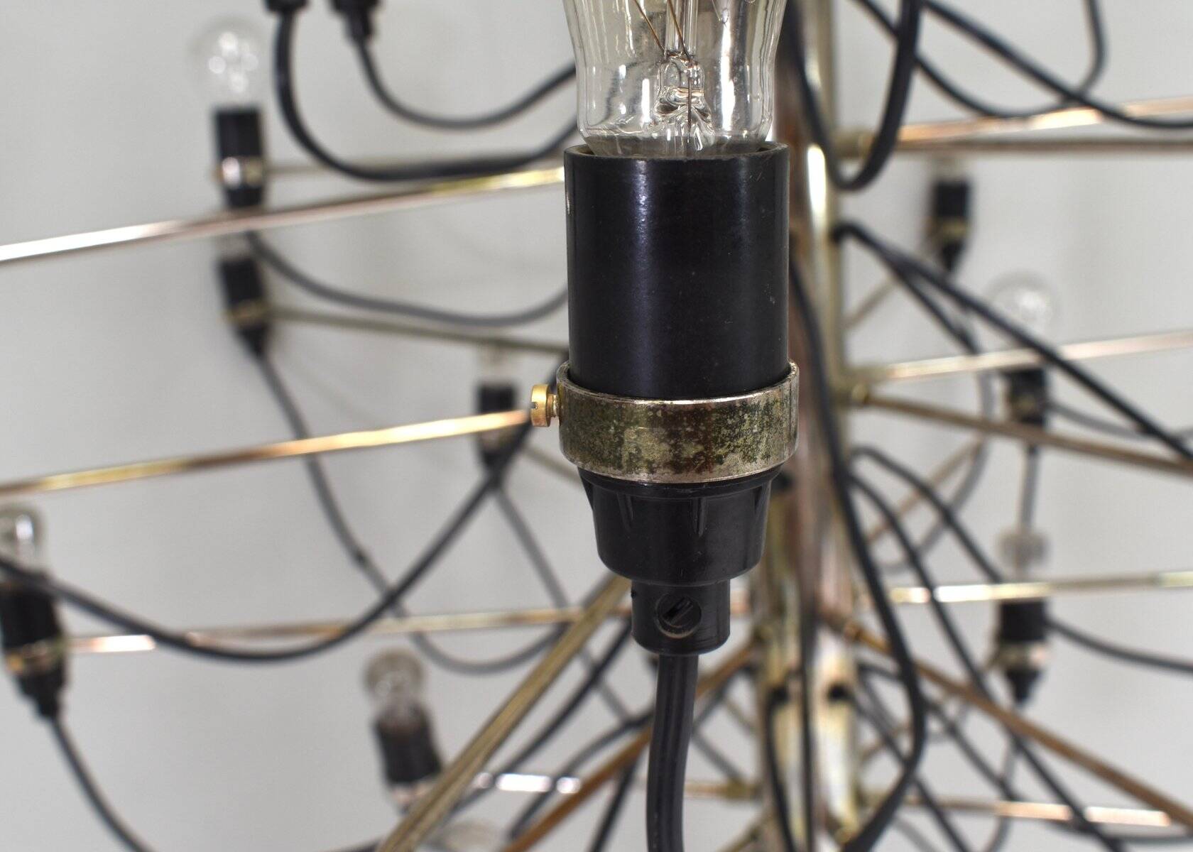 Chandelier en laiton par Gino Sarfatti pour Arteluce, années 1950.