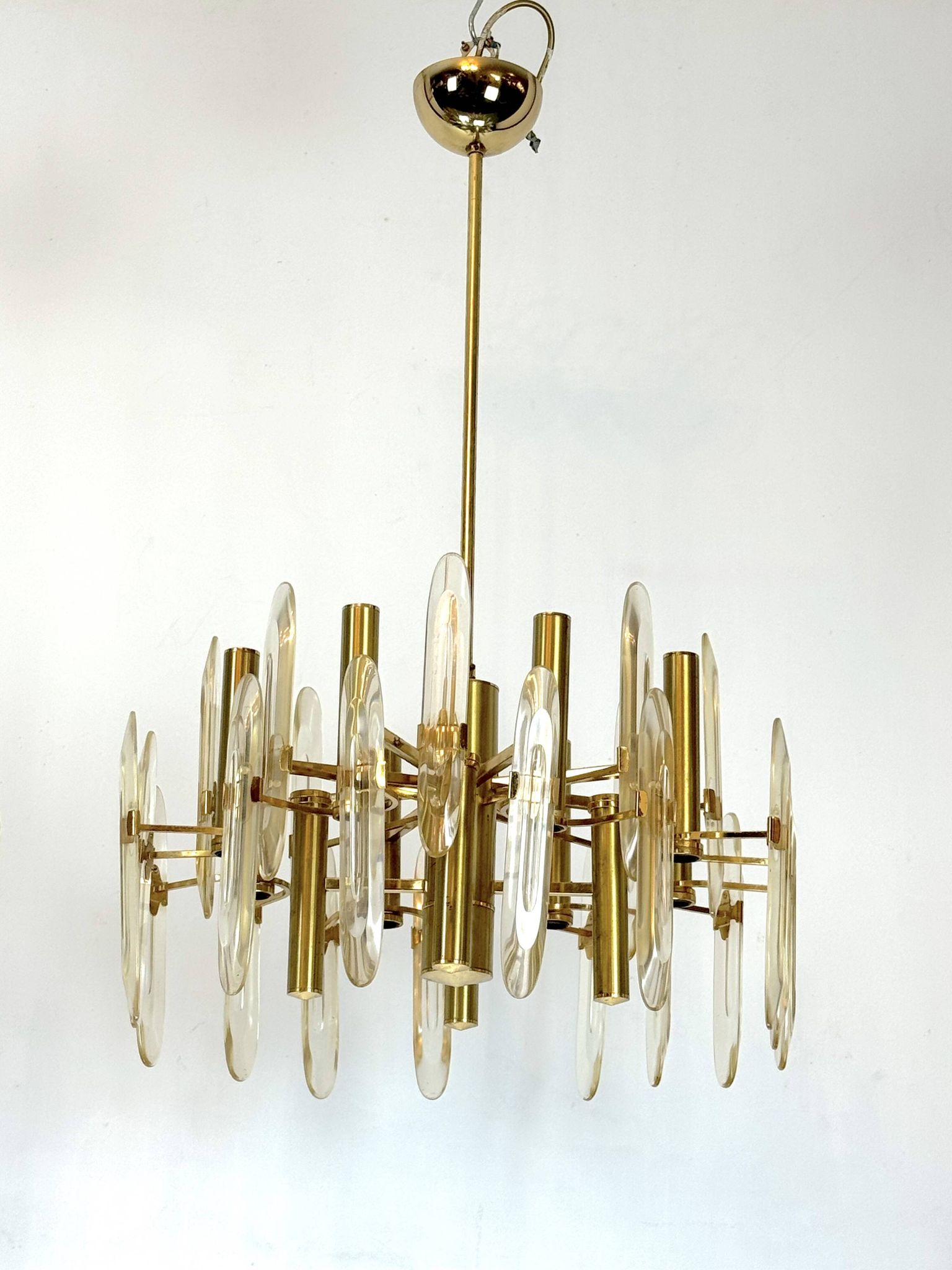 Sciolari, pair of Italian brass and glass chandeliers from 70s