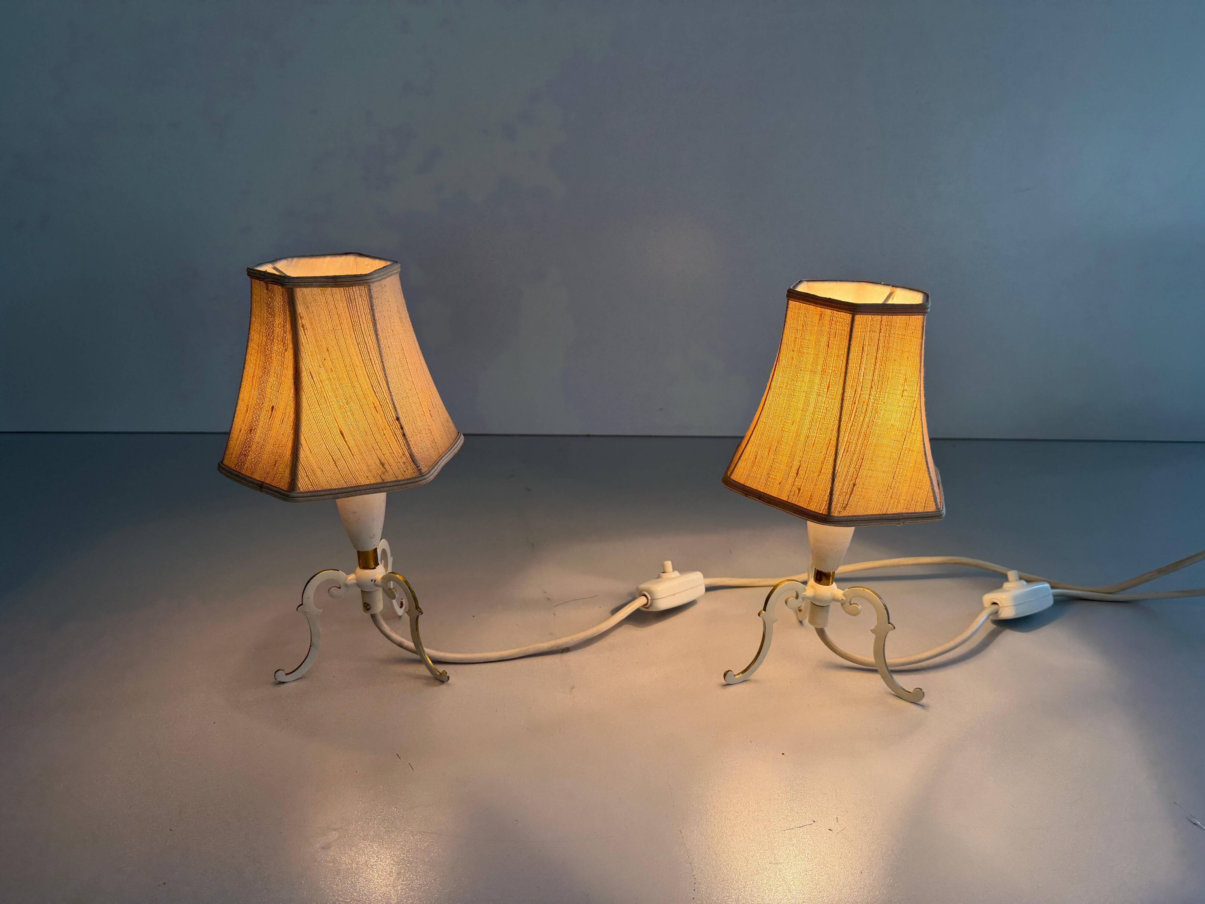 Paire de lampes de chevet du milieu du siècle en laiton et abat-jour en tissu, années 1960, Allemagne