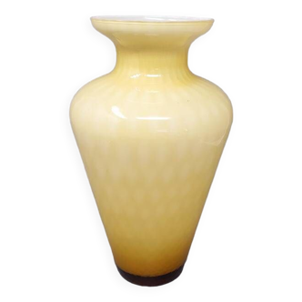 Vase beige des années 1960 en verre de murano. fabriqué en italie