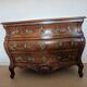 Commode galbée