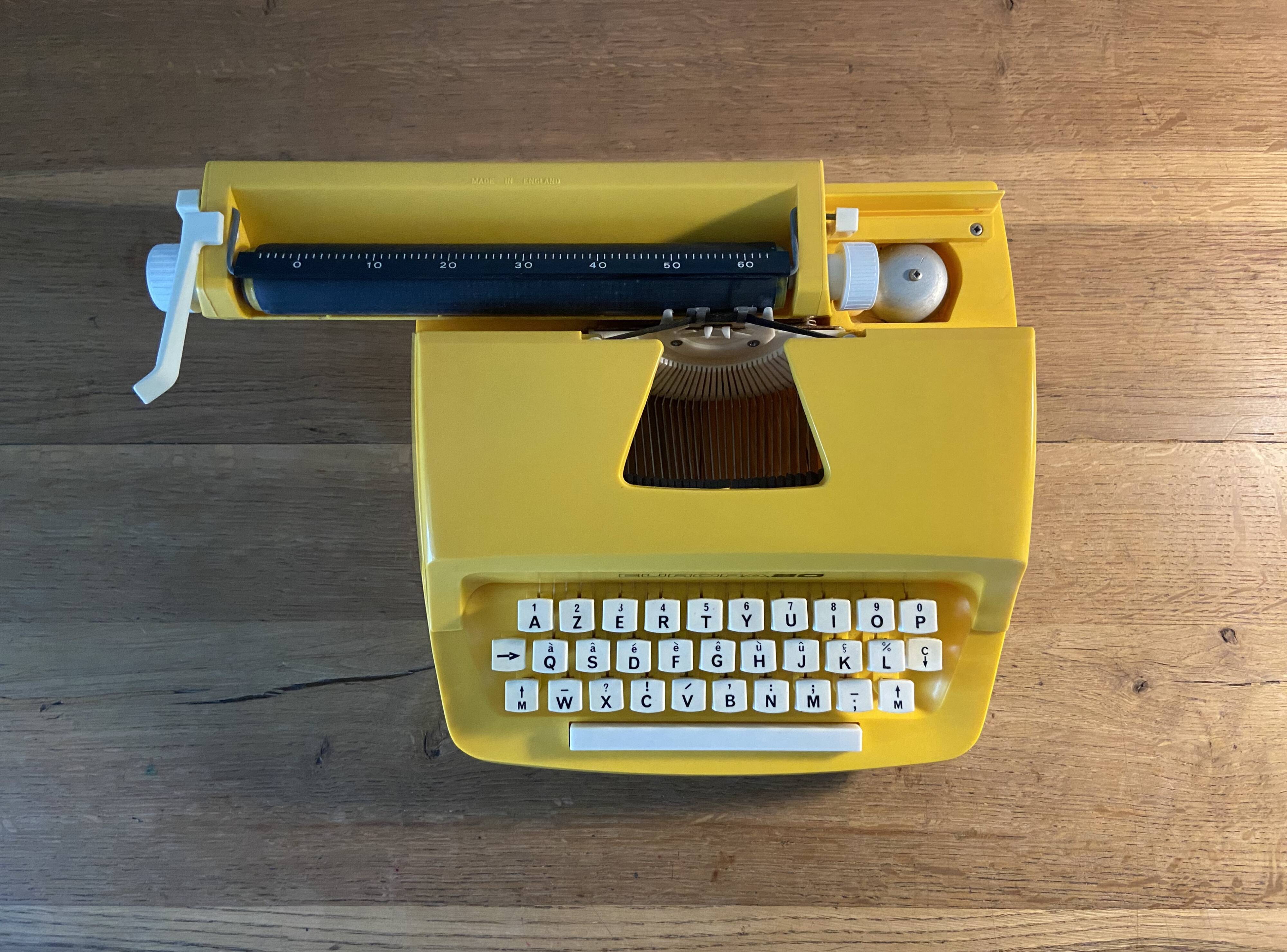 Machine à écrire vintage
