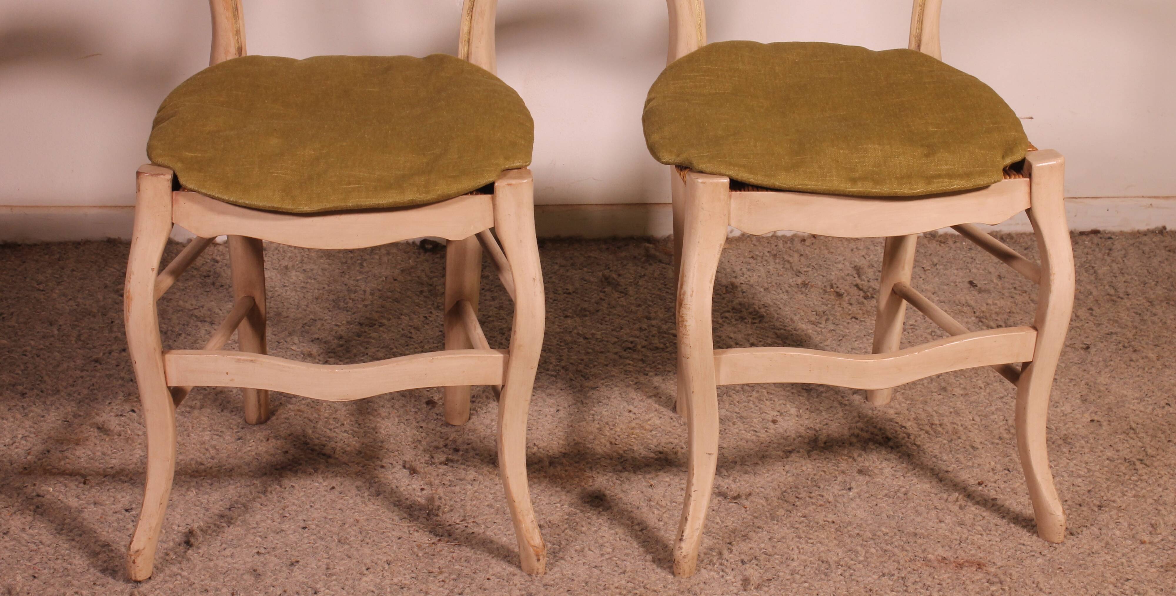 2 chaises paillées en bois polychrome