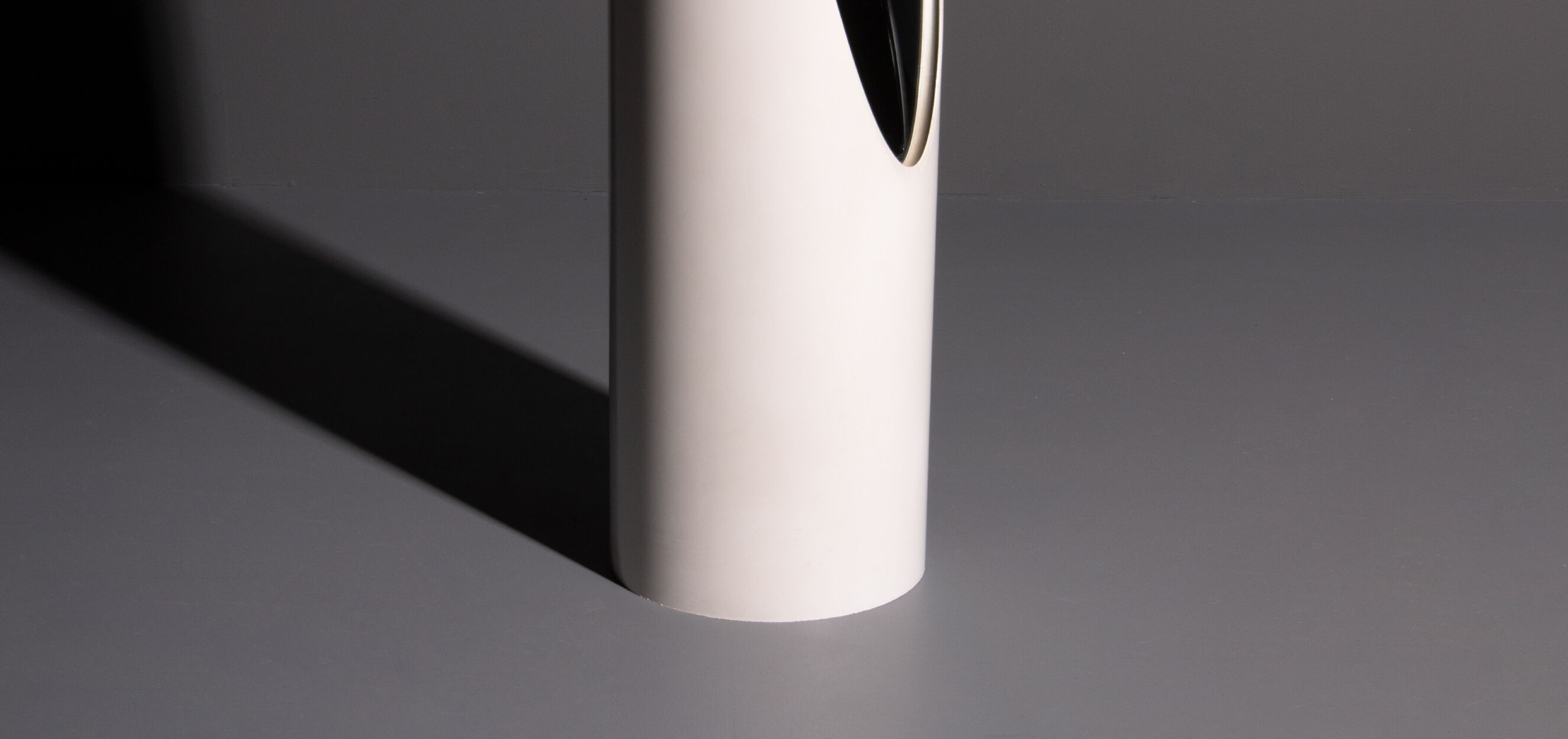 Unghia mirror designed by Rodolfo Bonetto in white 160x25cm