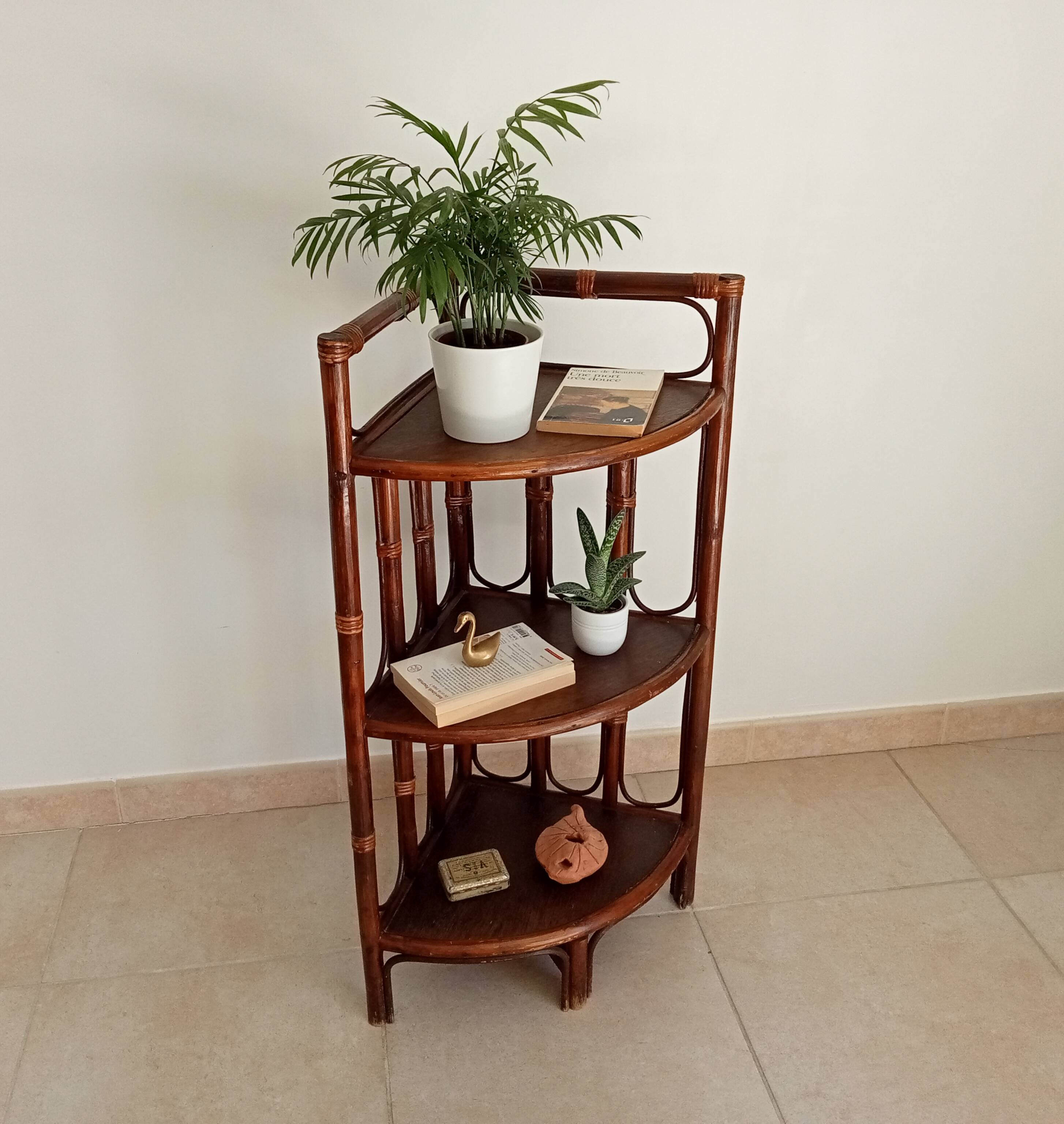 Étagère d' angle vintage bambou et rotin années 70