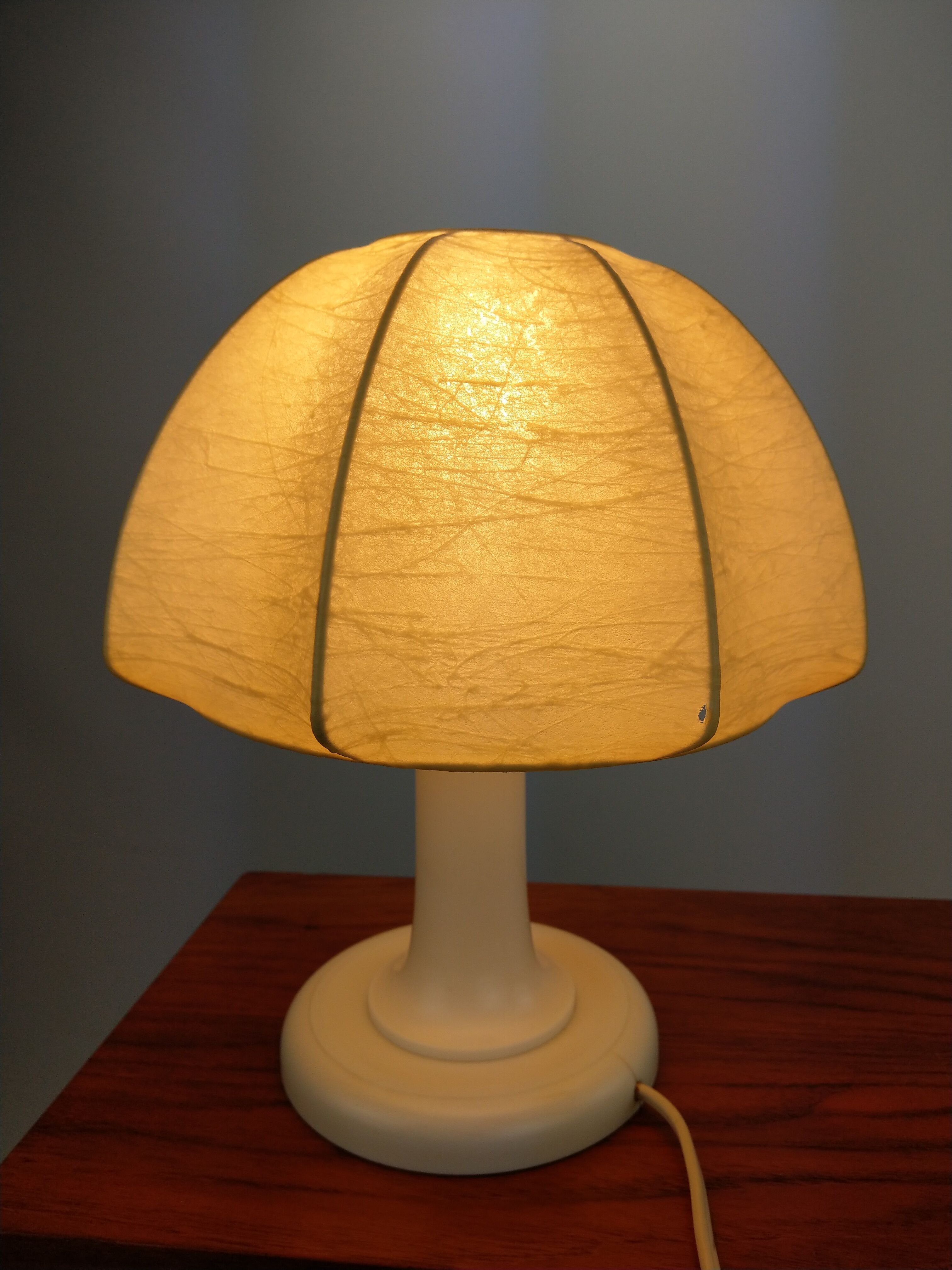 Cocoon table lamp