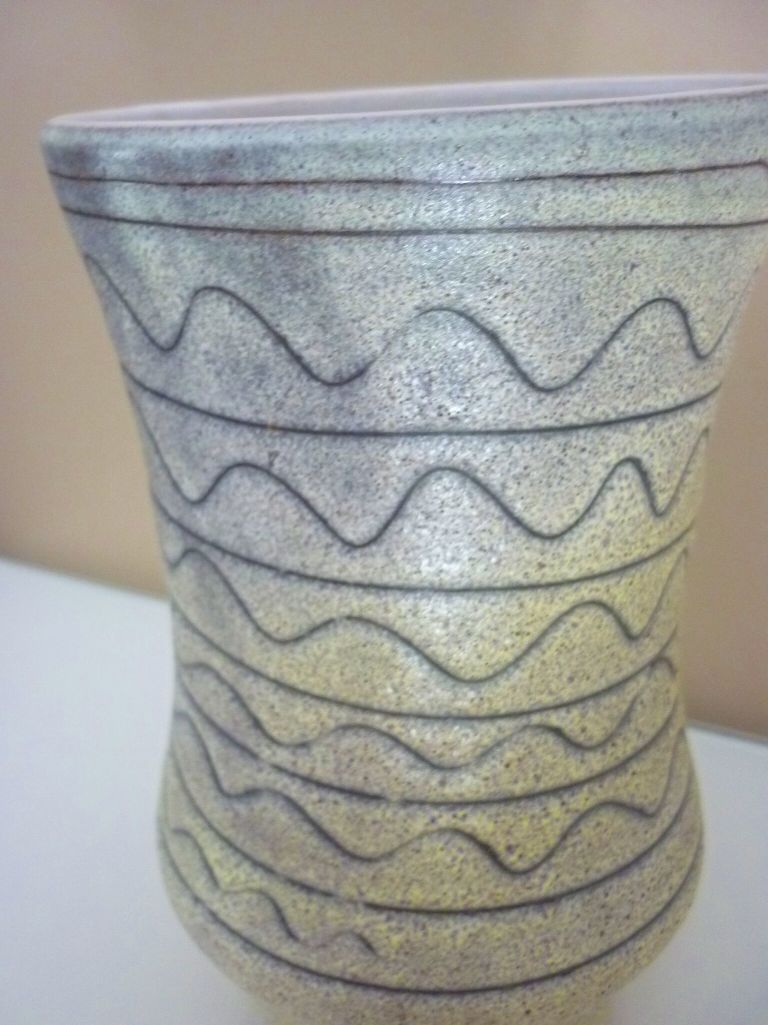 Vase céramique scarifié simpliste signé Jean Austruy, années 60/70, Vallauris