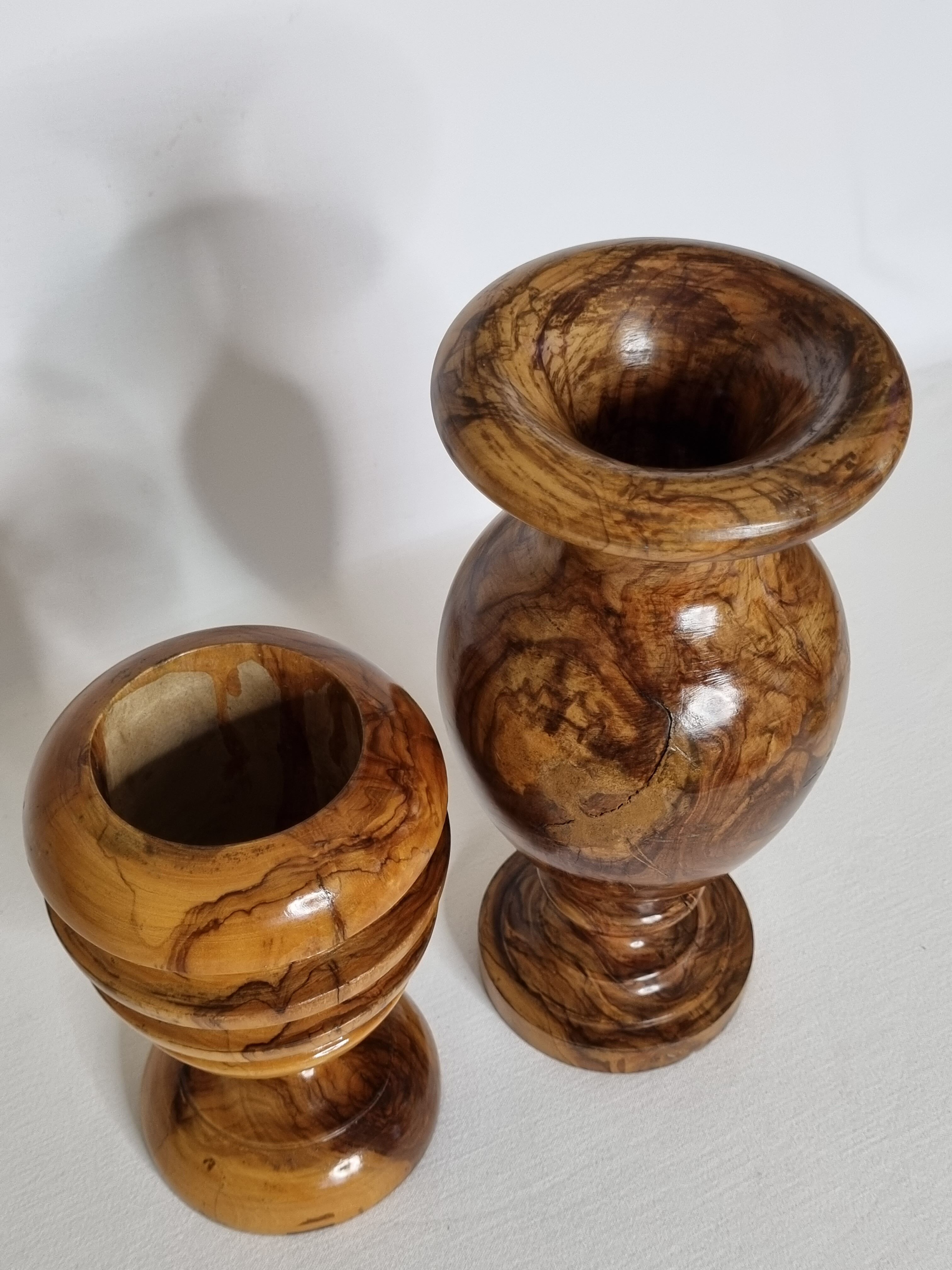 Two decorative vases in turned olive wood, 27 cm