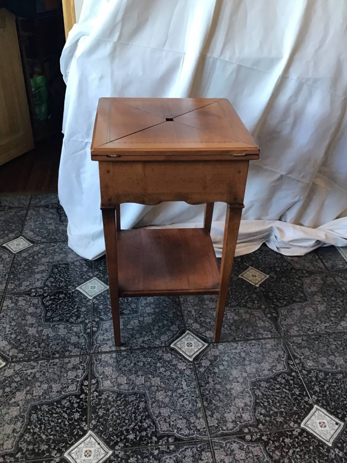 Games table called chess table in wood marquetry