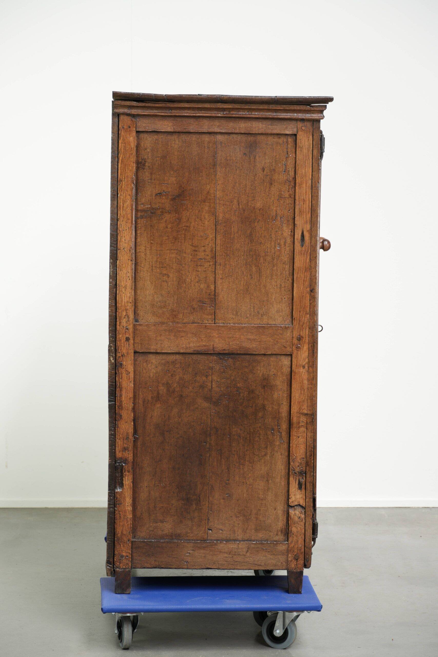 Antique oak farmhouse cupboard from the 17th century with original fittings