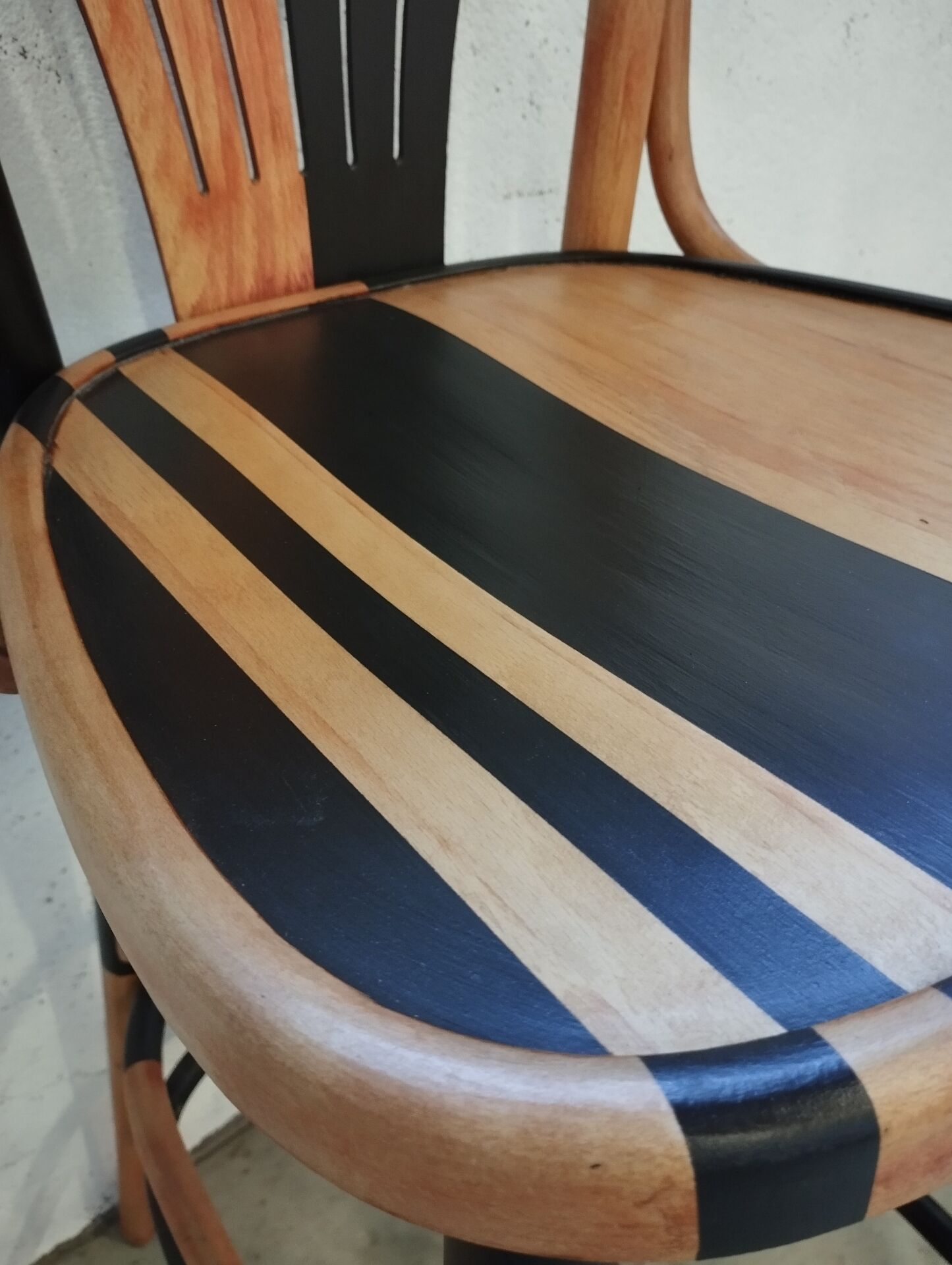 Bar stool