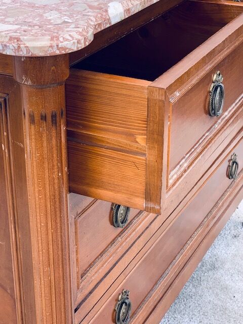 Chest of drawers