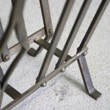 Metal magazine rack