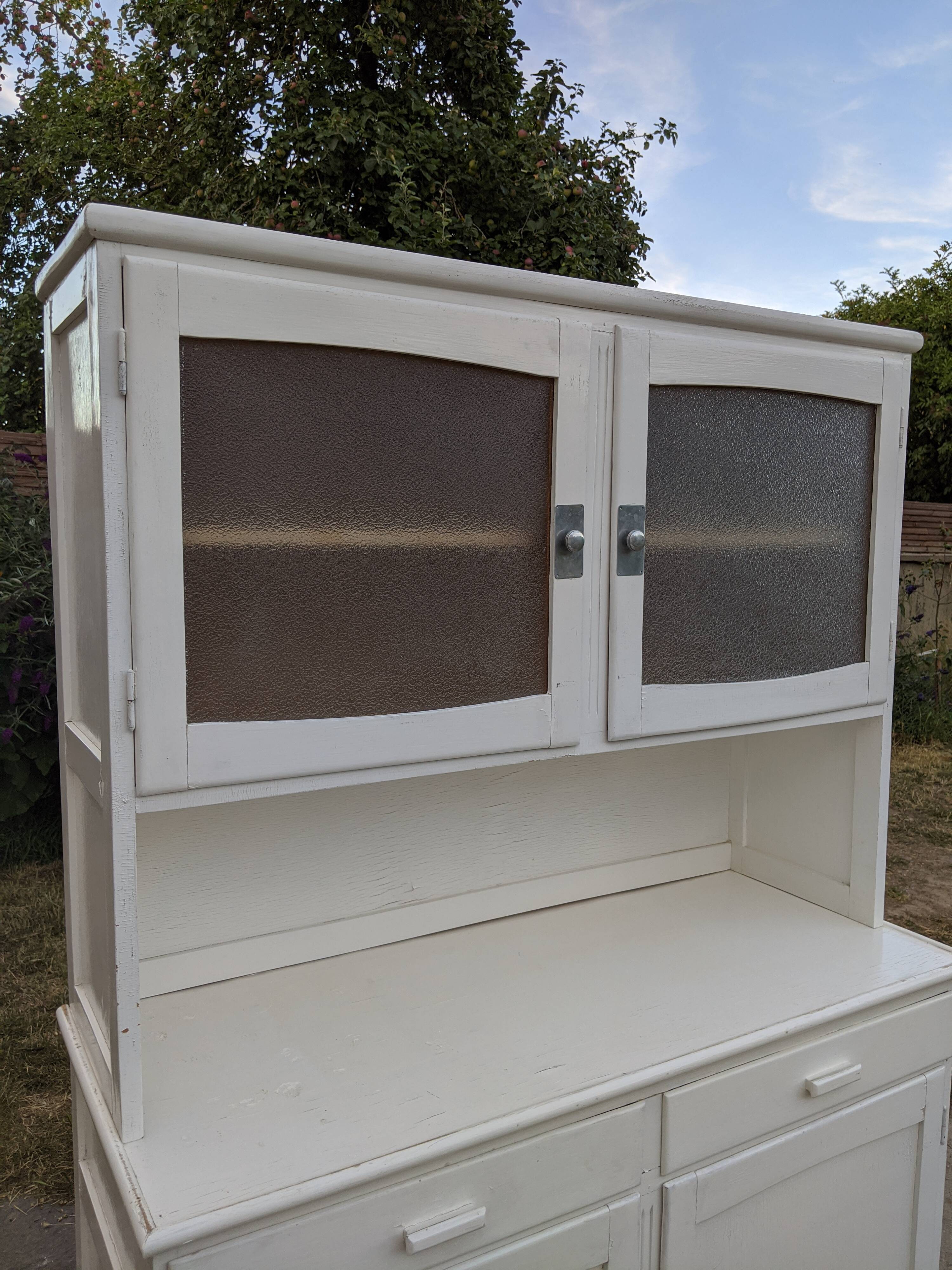 Old buffet two white bodies 50s