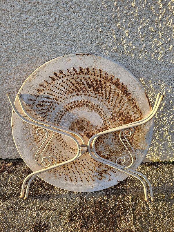 Garden furniture table with 2 armchairs and 2 chairs