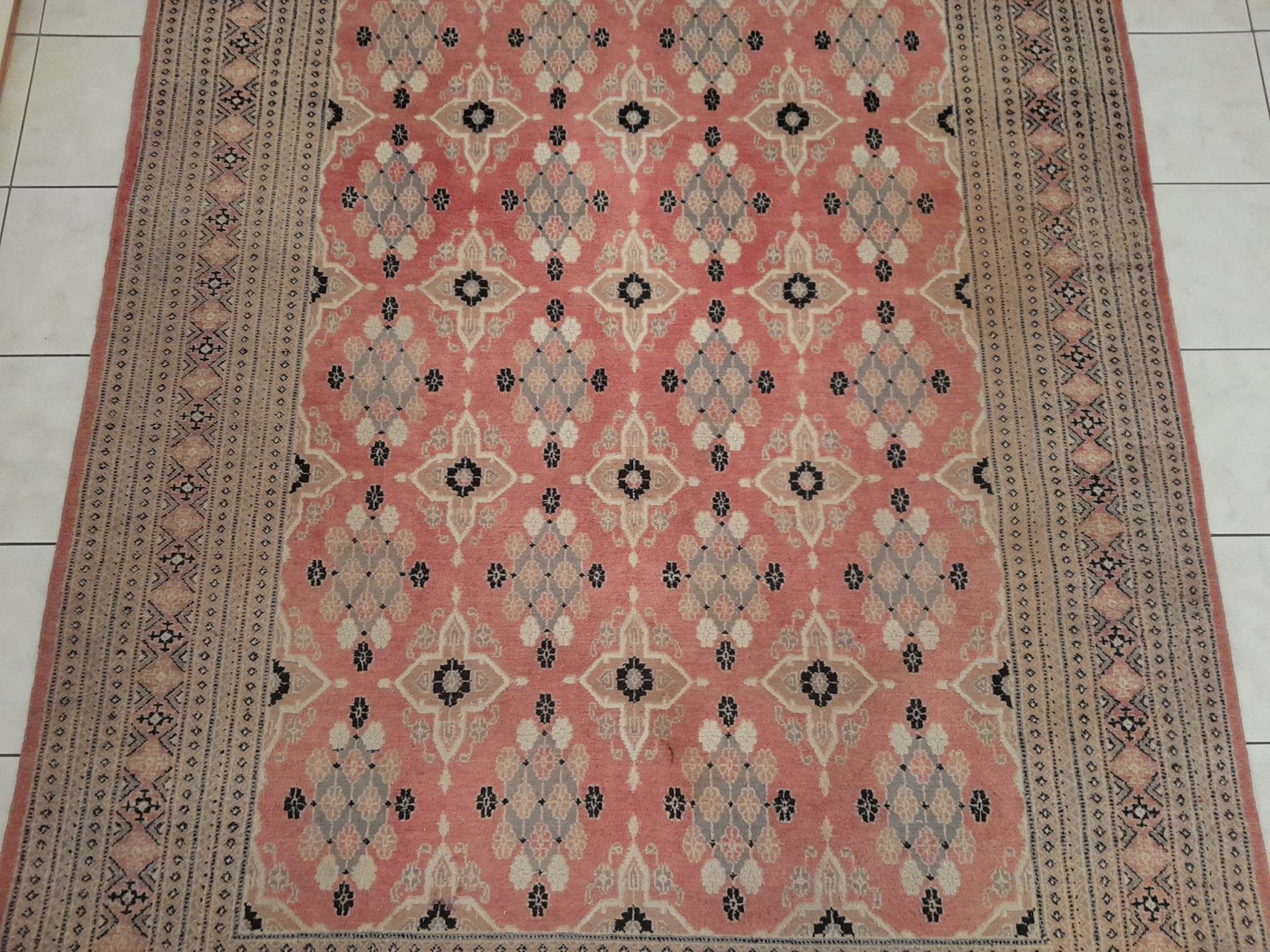 Handmade Pakistani rug 268x191cm