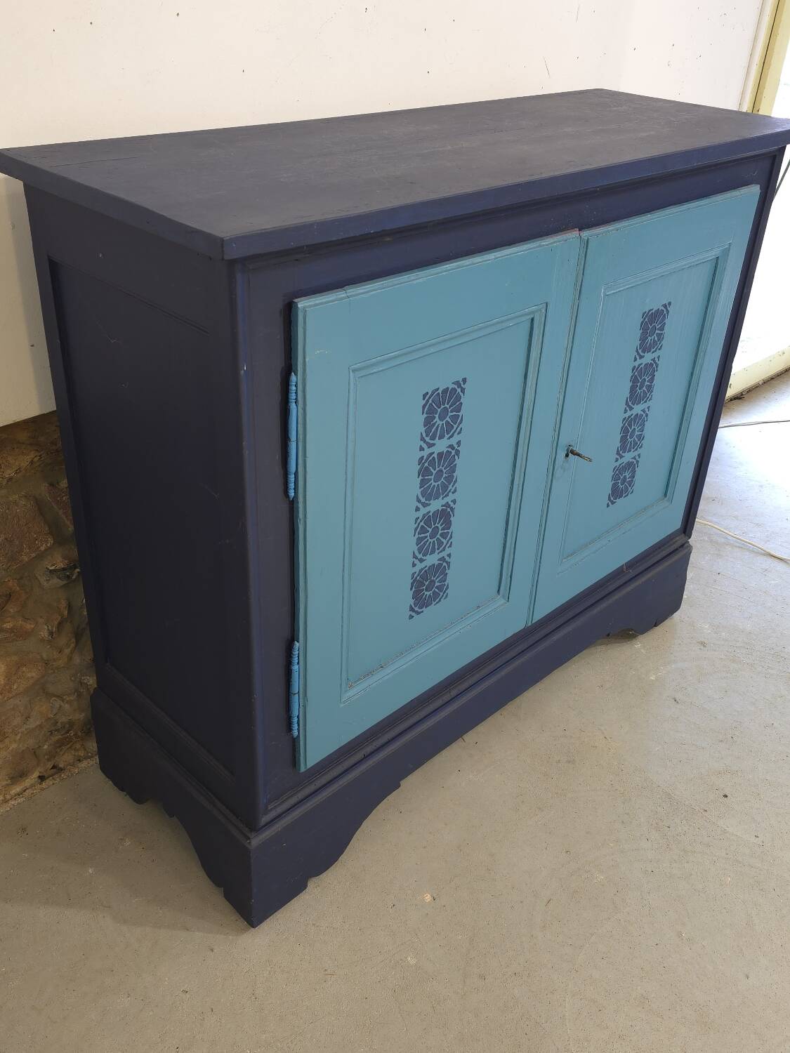 2-door wooden sideboard, 1930