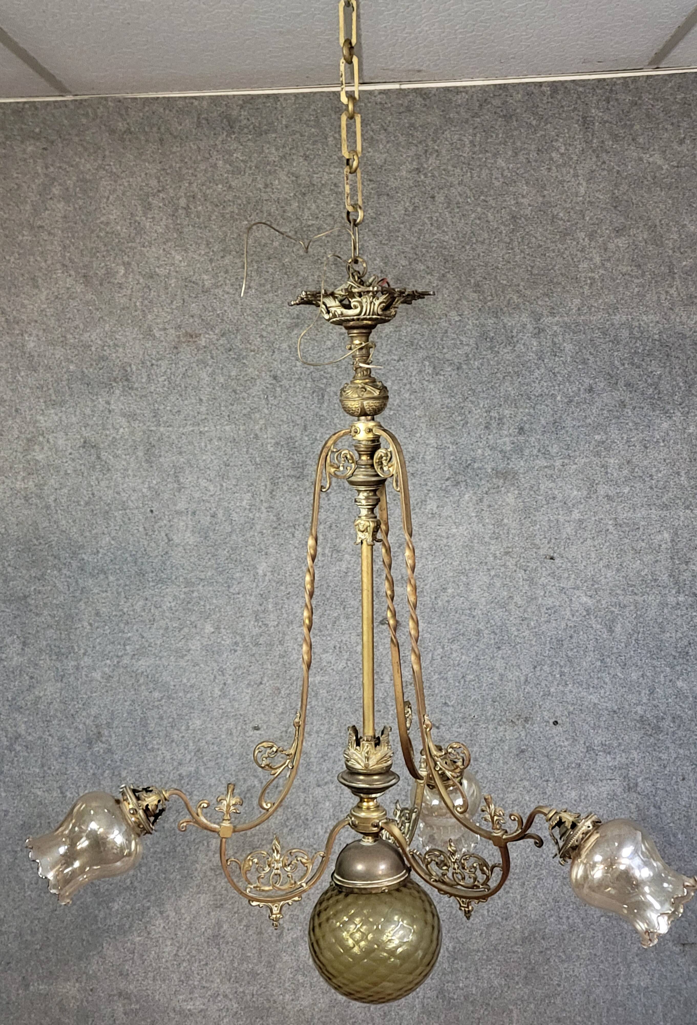 Large Napoleon III period chandelier in bronze and gilt brass