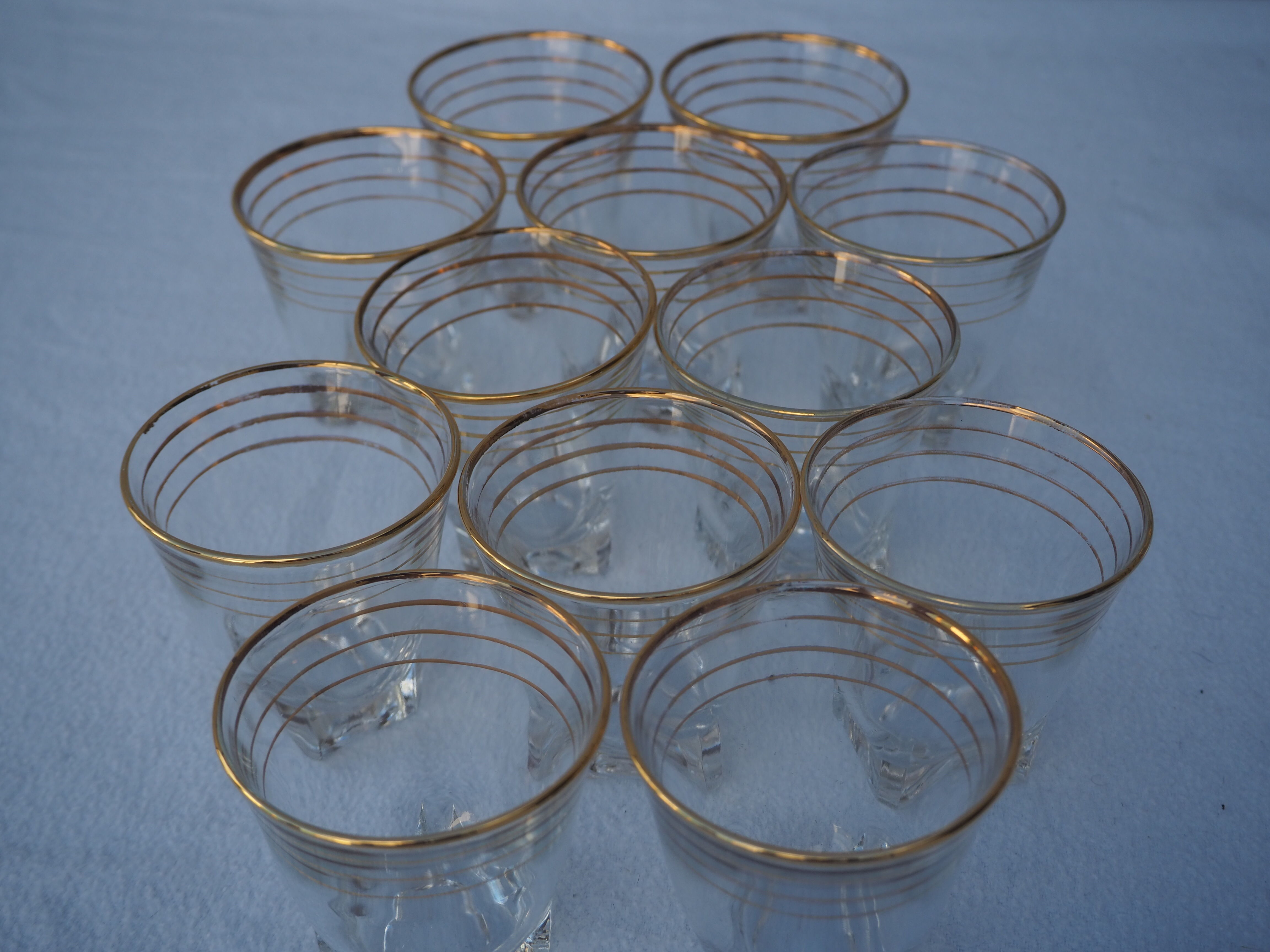 Golden liqueur service from the 1950s-1960s and its 12 glasses