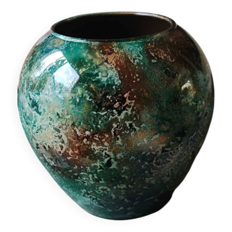 Large signed Line Lacquered Ball Vase. Made of églomisé glass. Dimensions: 18 x 16 cm