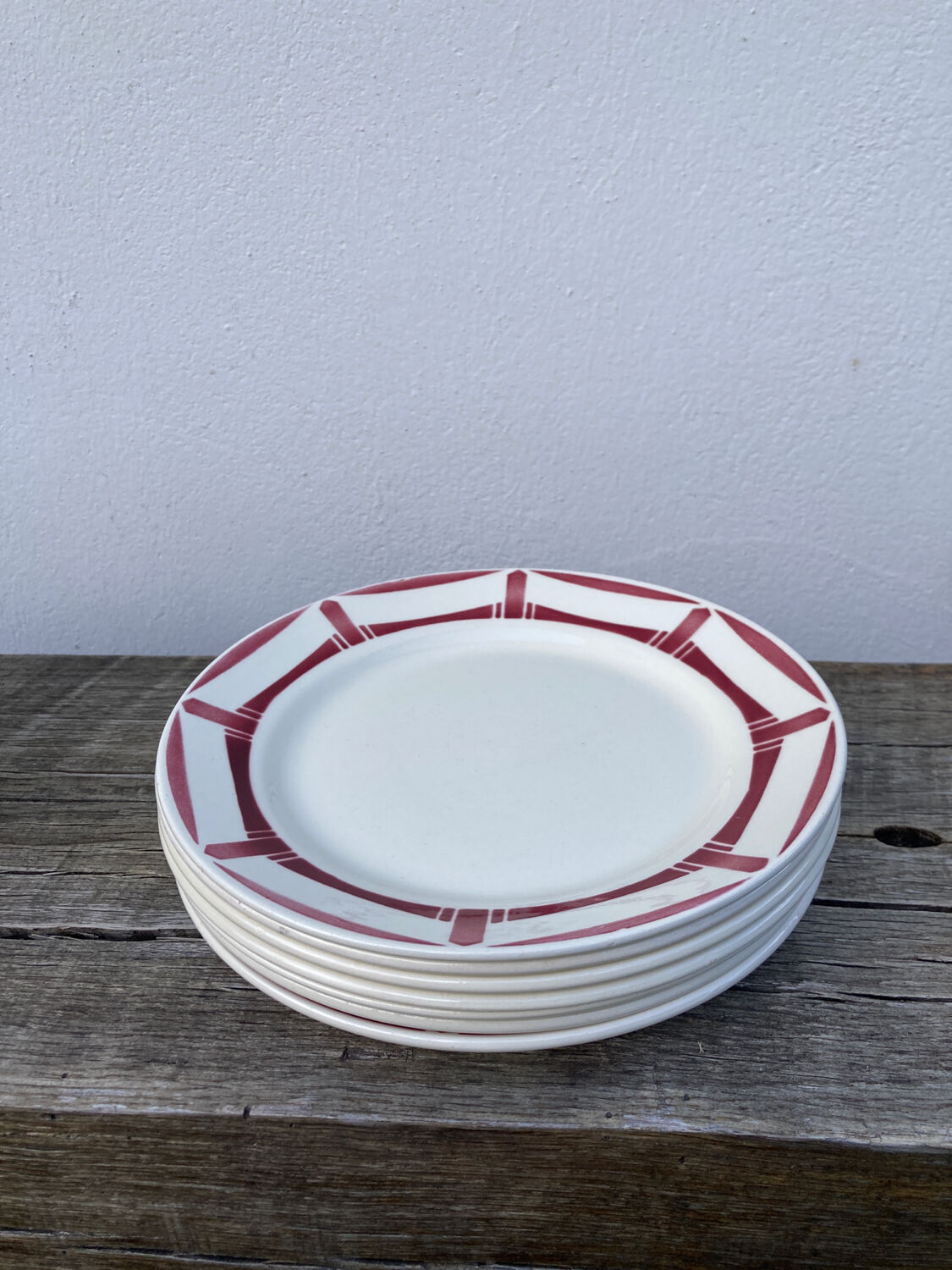 7 flat plates in white and red burgundy porcelain vintage Badonviller model Louise